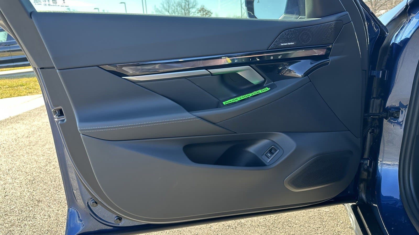 Vehicle photo 11