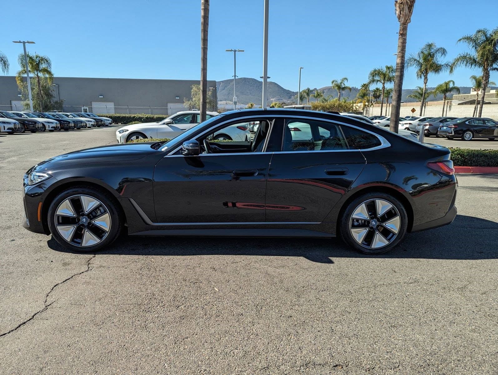 Vehicle photo 5