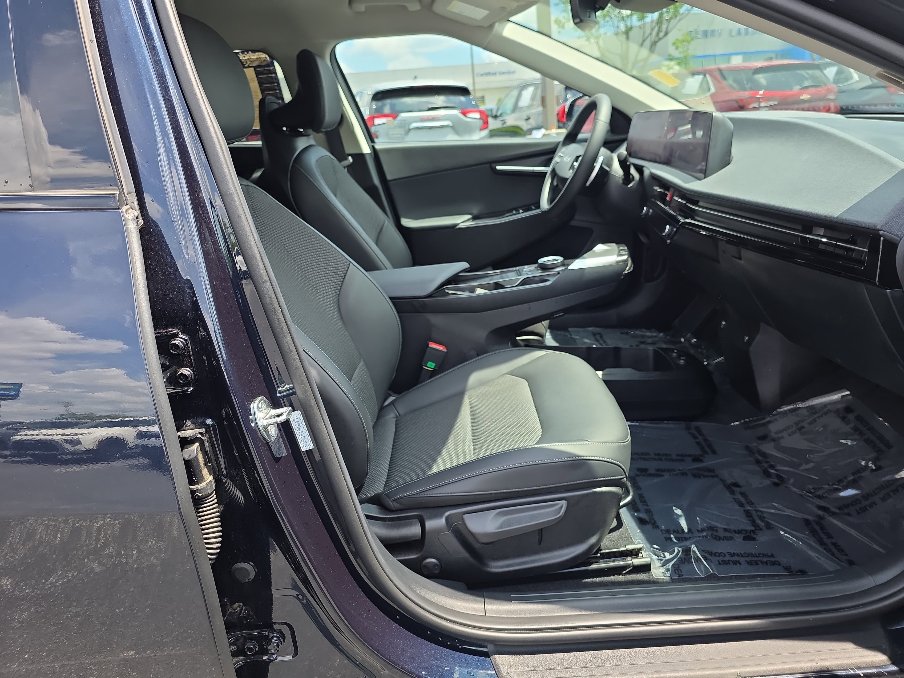 Vehicle photo 30