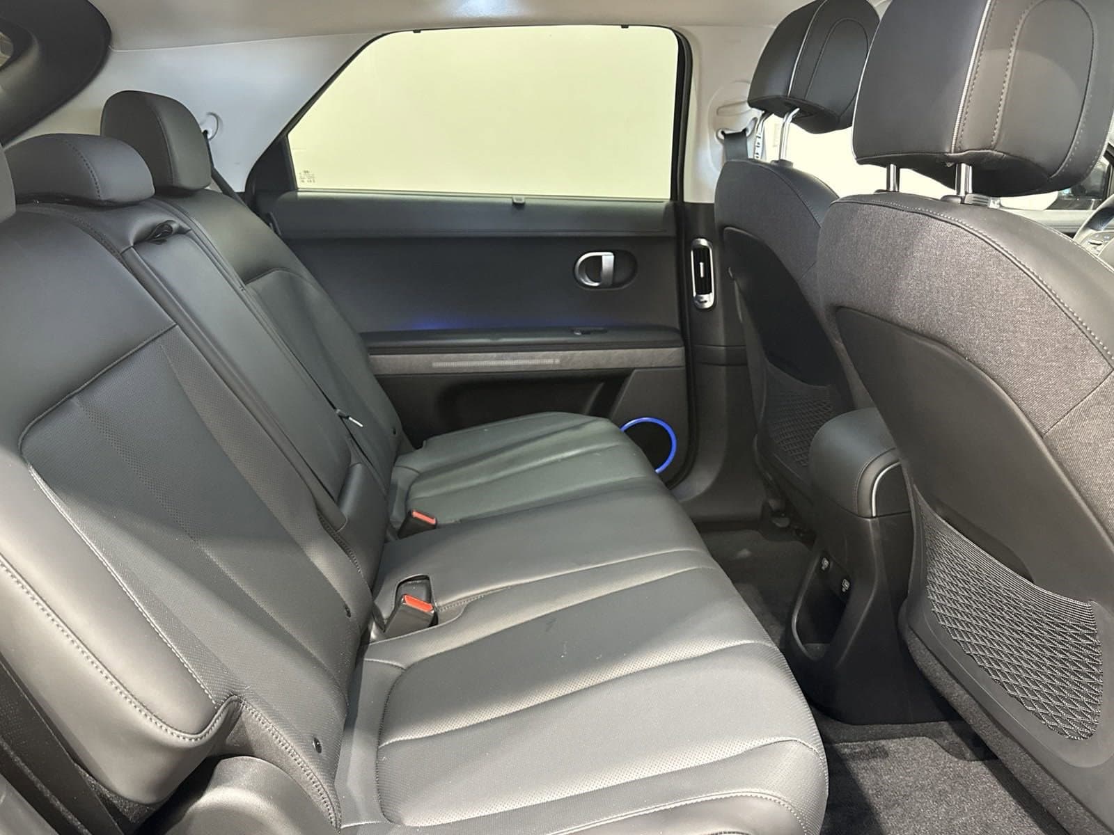 Vehicle photo 28