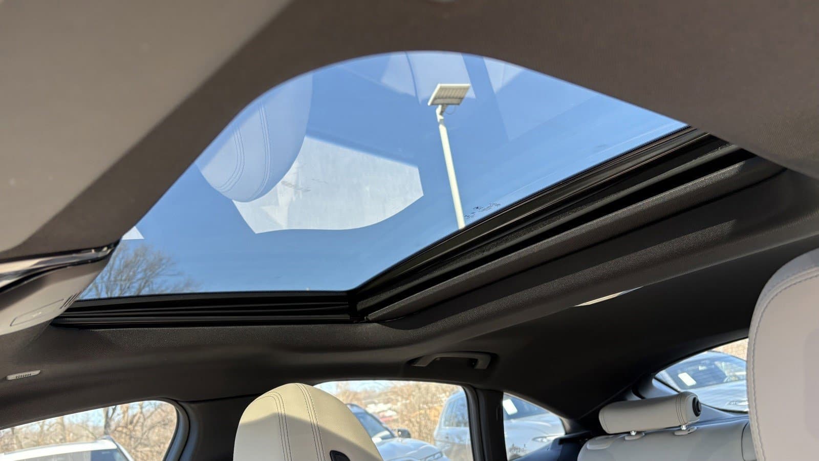 Vehicle photo 25