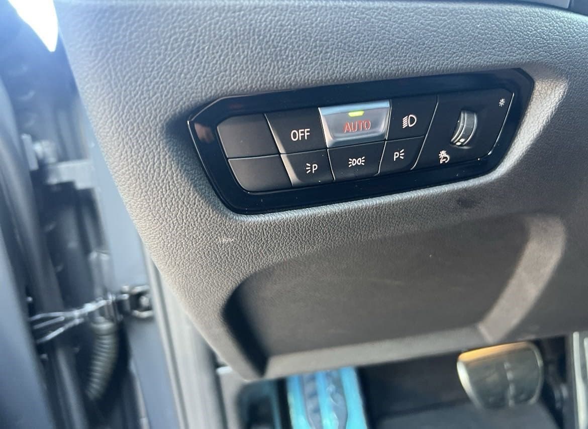 Vehicle photo 35