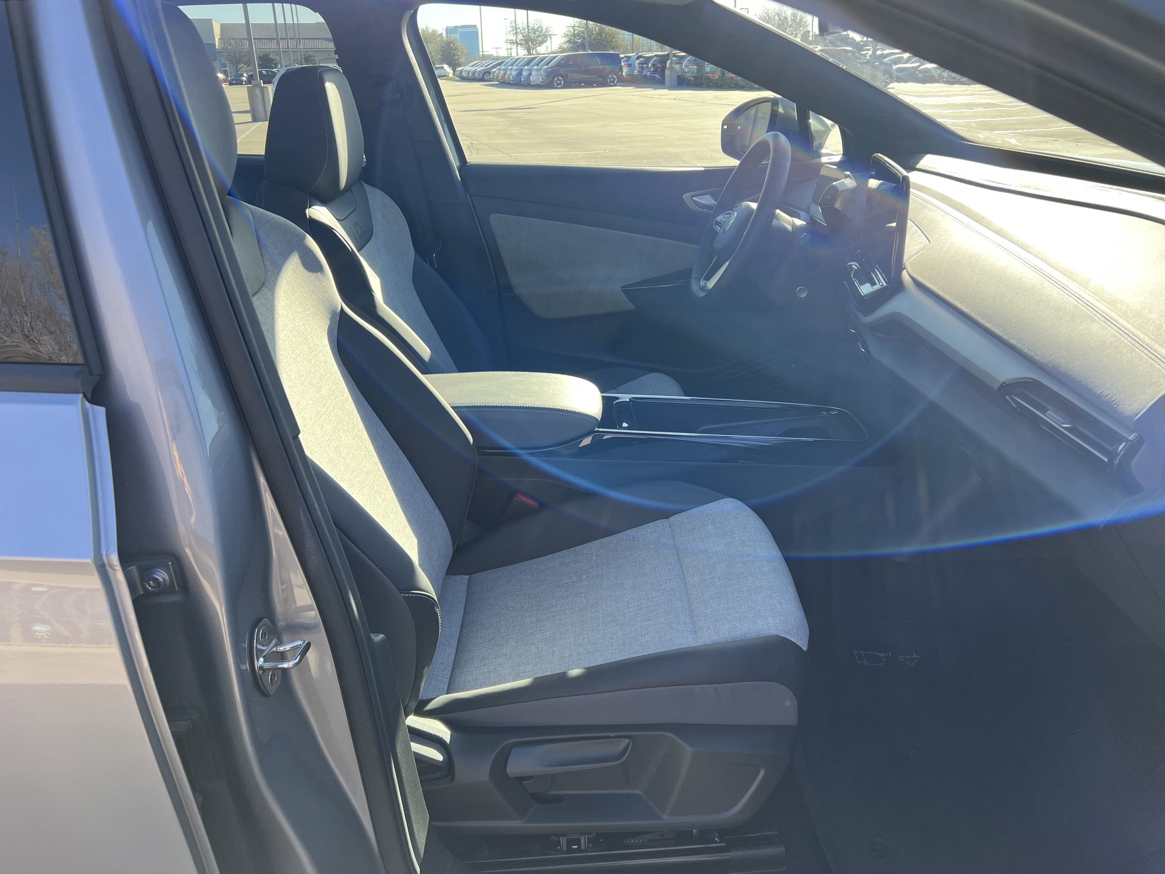 Vehicle photo 27