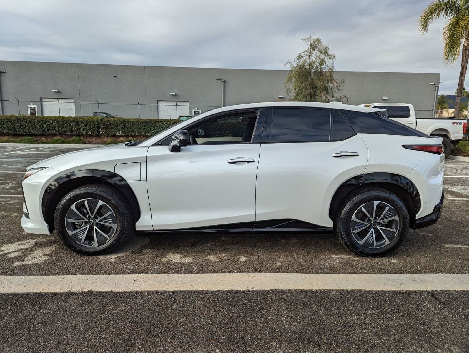 Vehicle photo 5