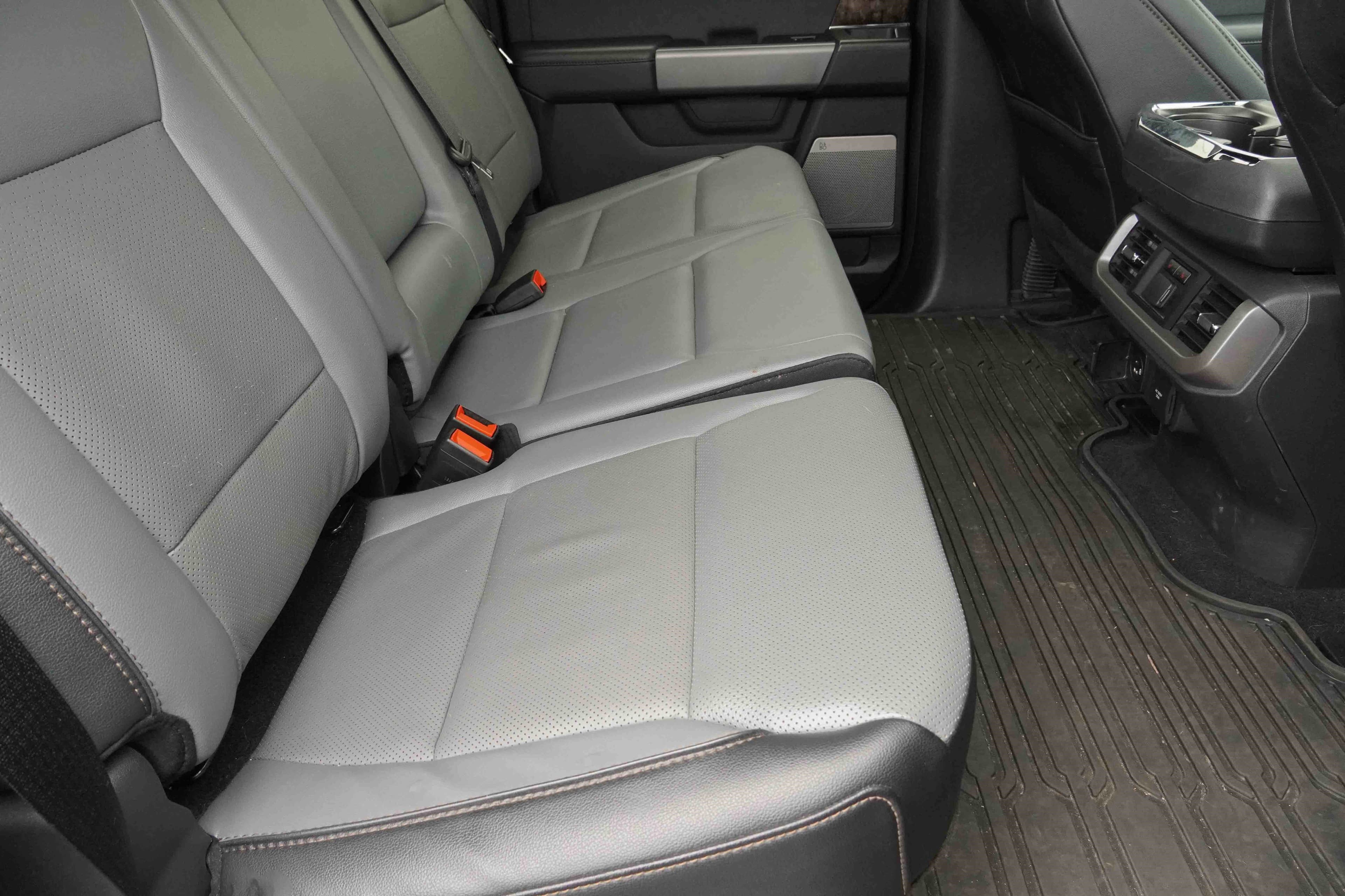 Vehicle photo 31