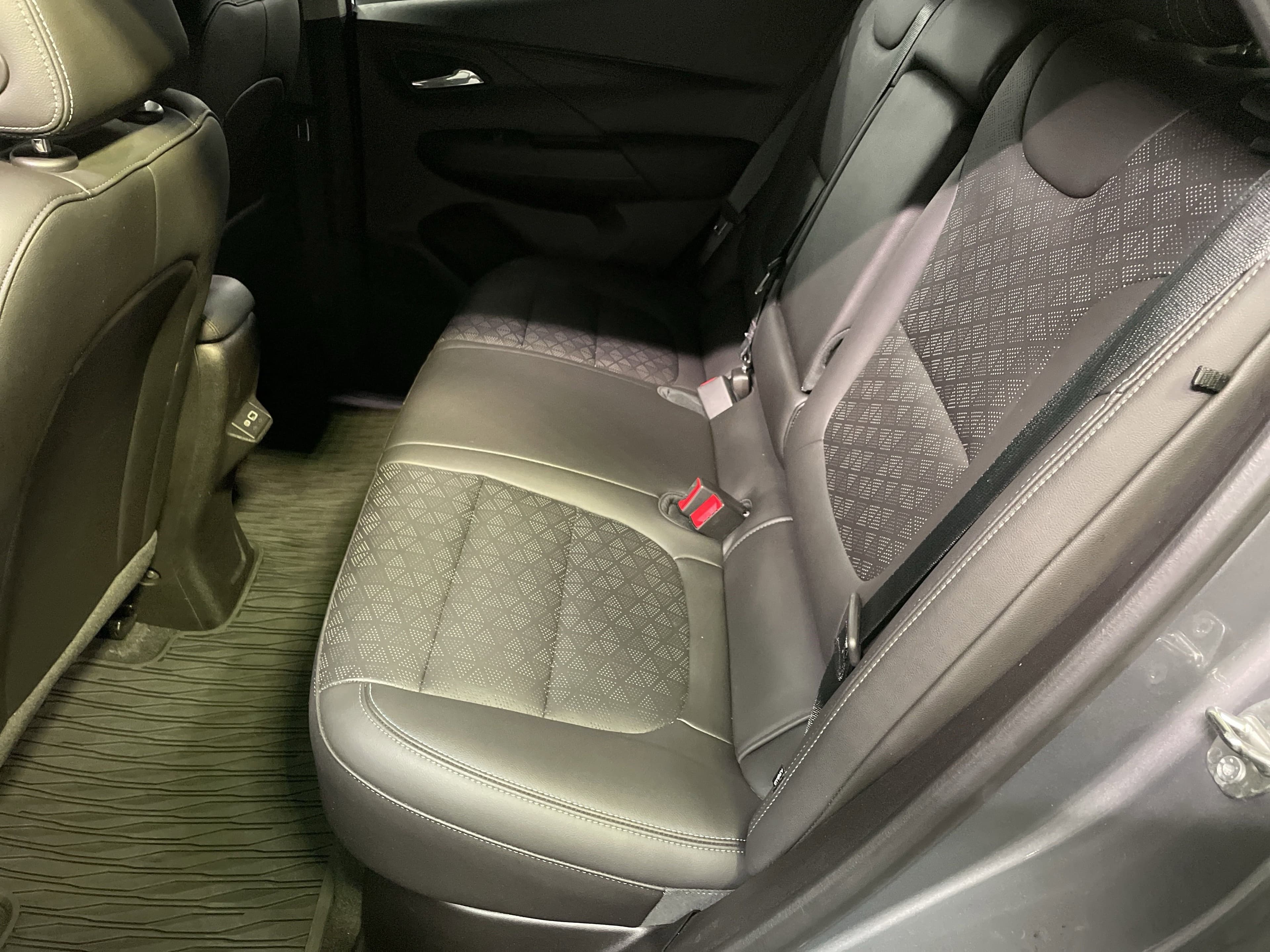 Vehicle photo 30