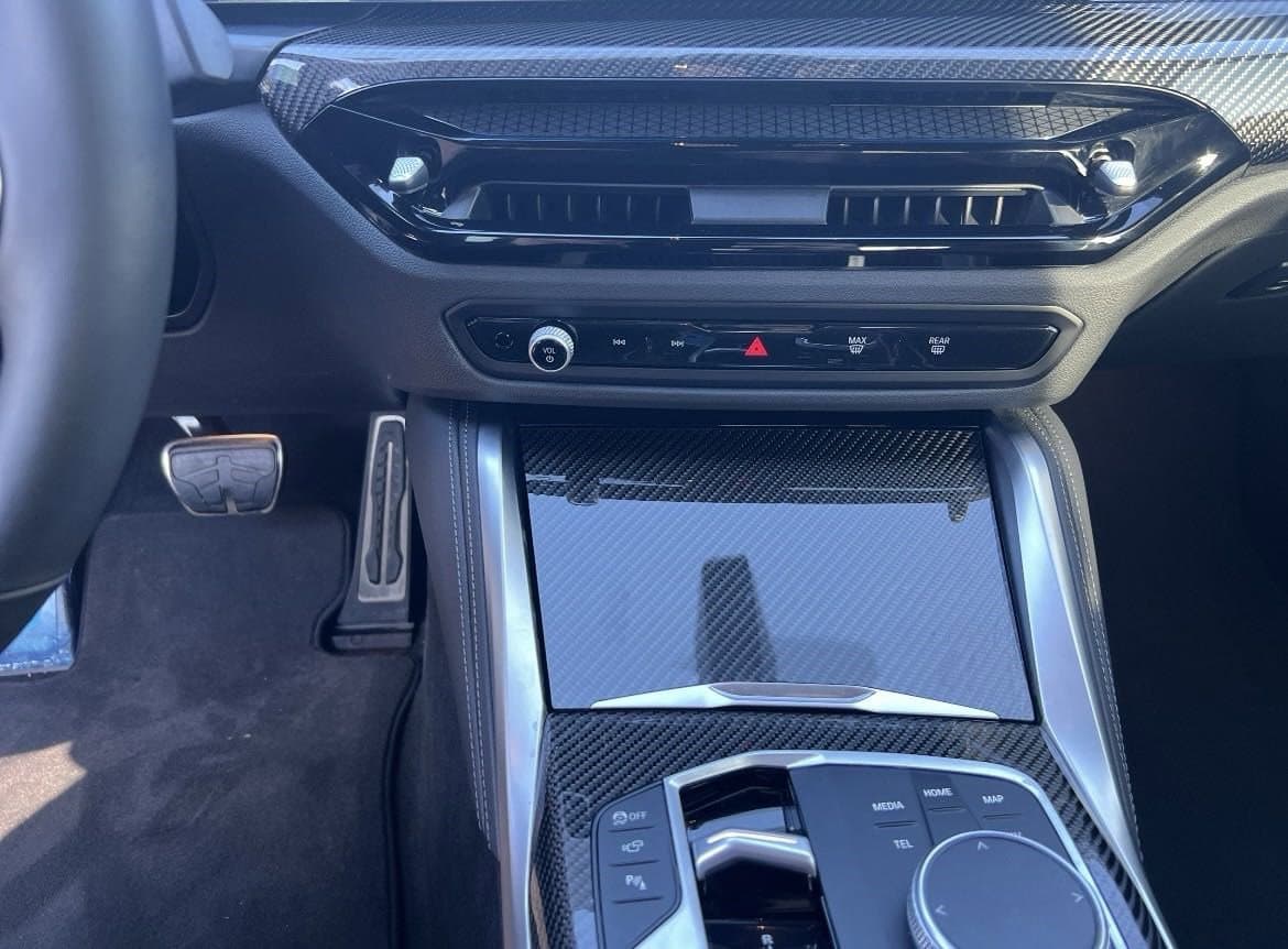 Vehicle photo 28