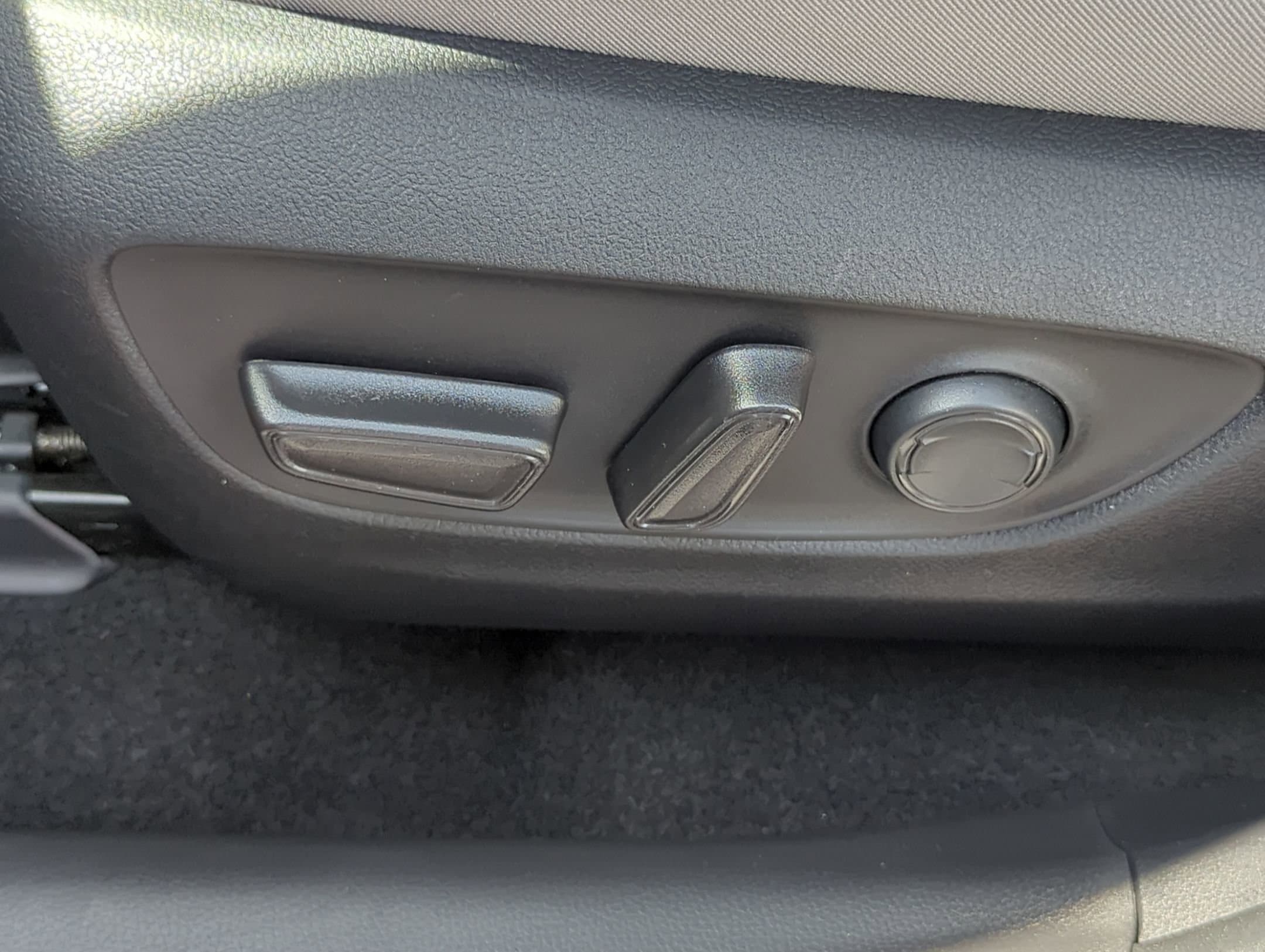 Vehicle photo 14