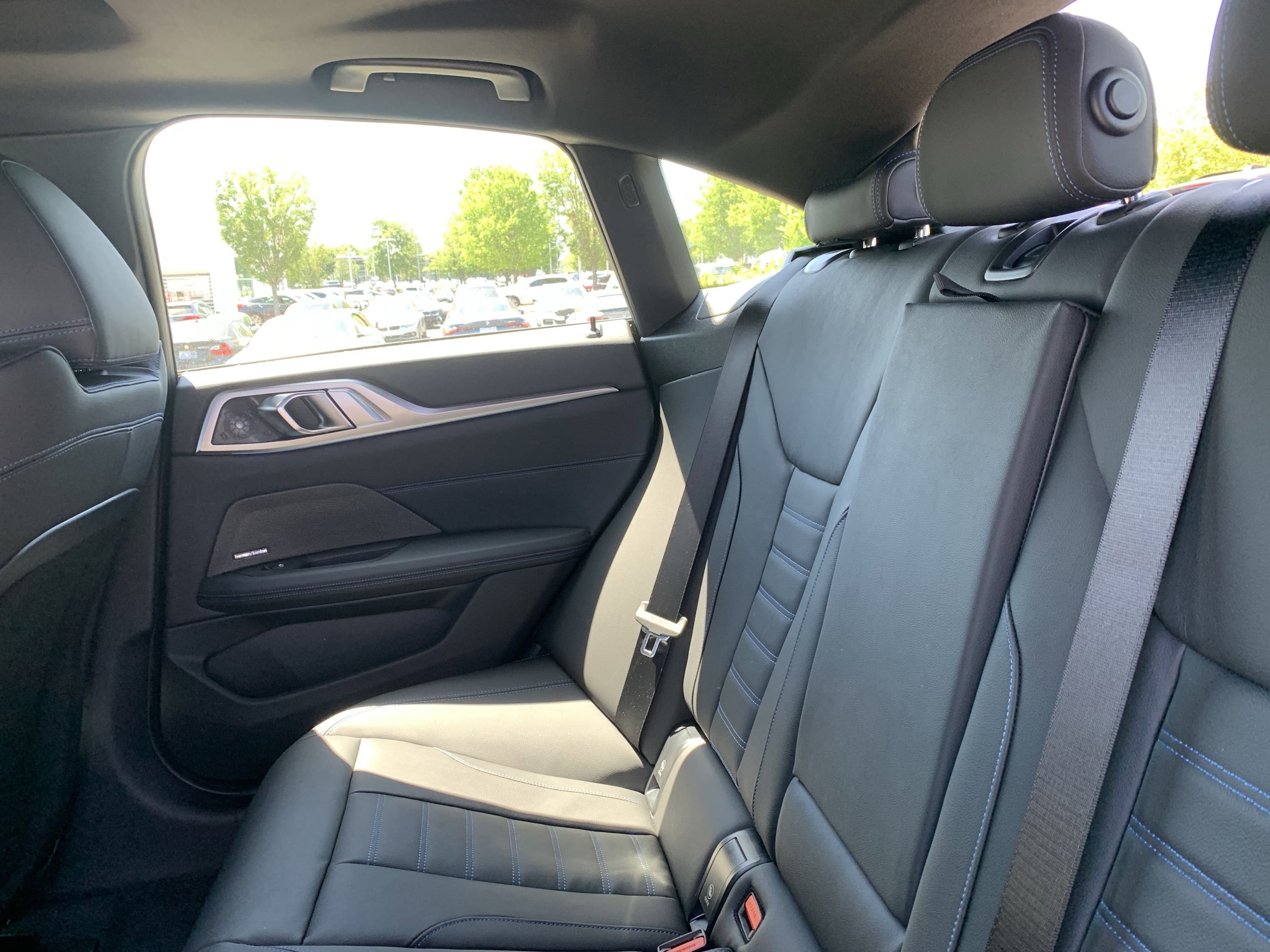 Vehicle photo 30