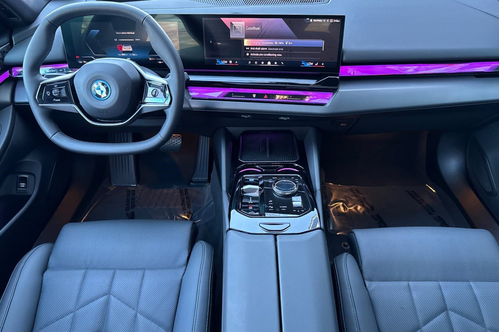 Vehicle photo 15