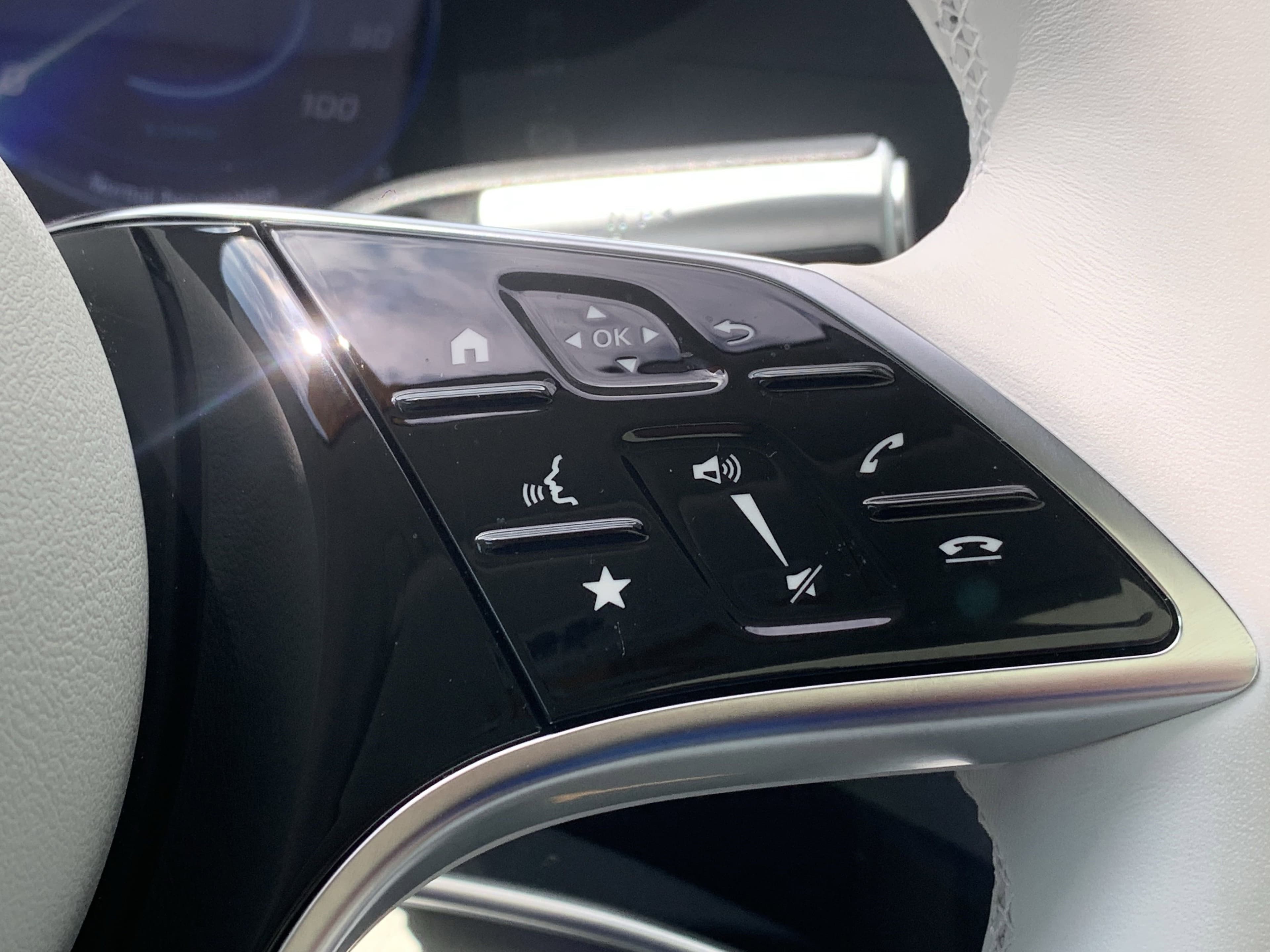 Vehicle photo 18