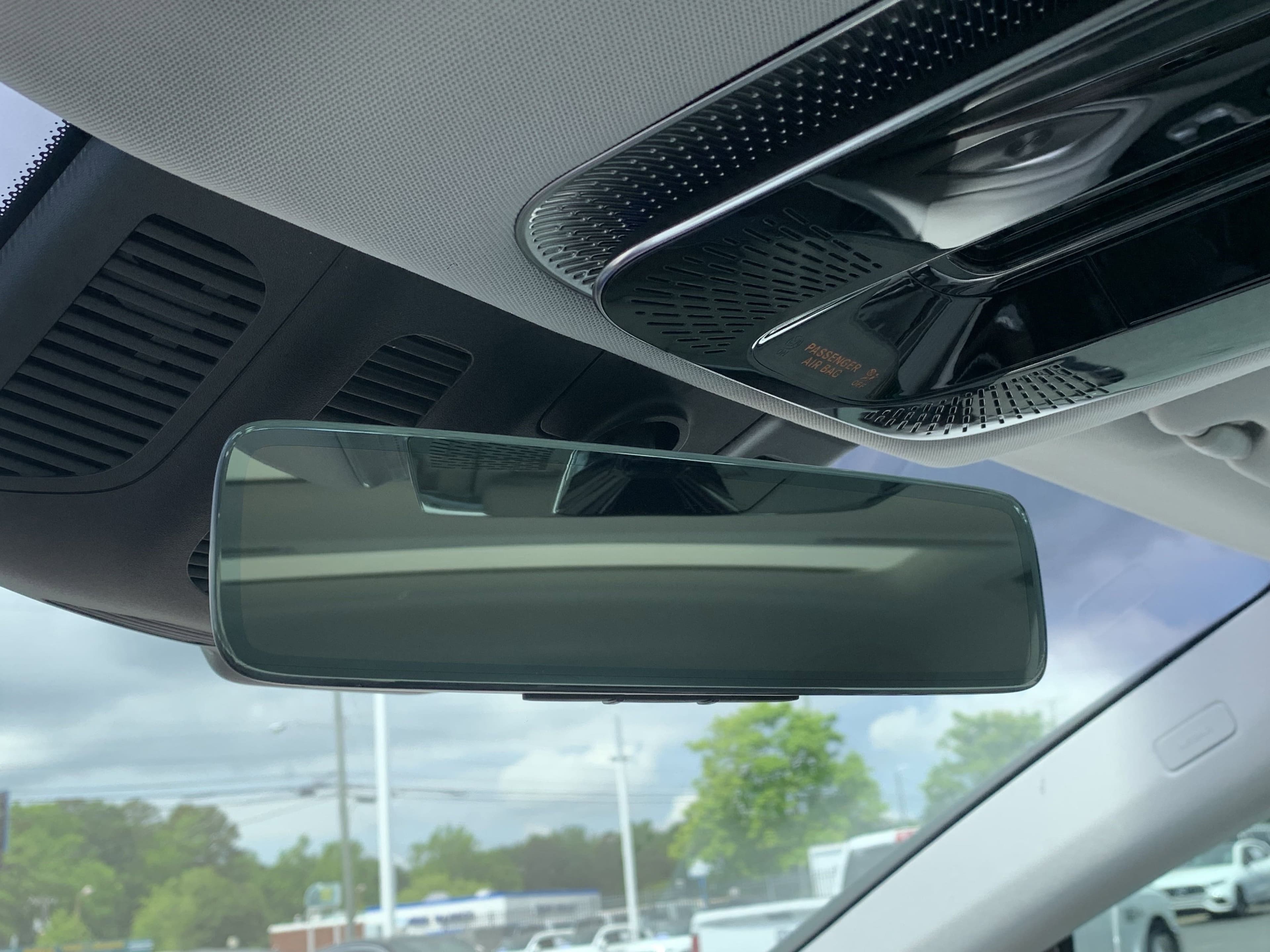 Vehicle photo 25