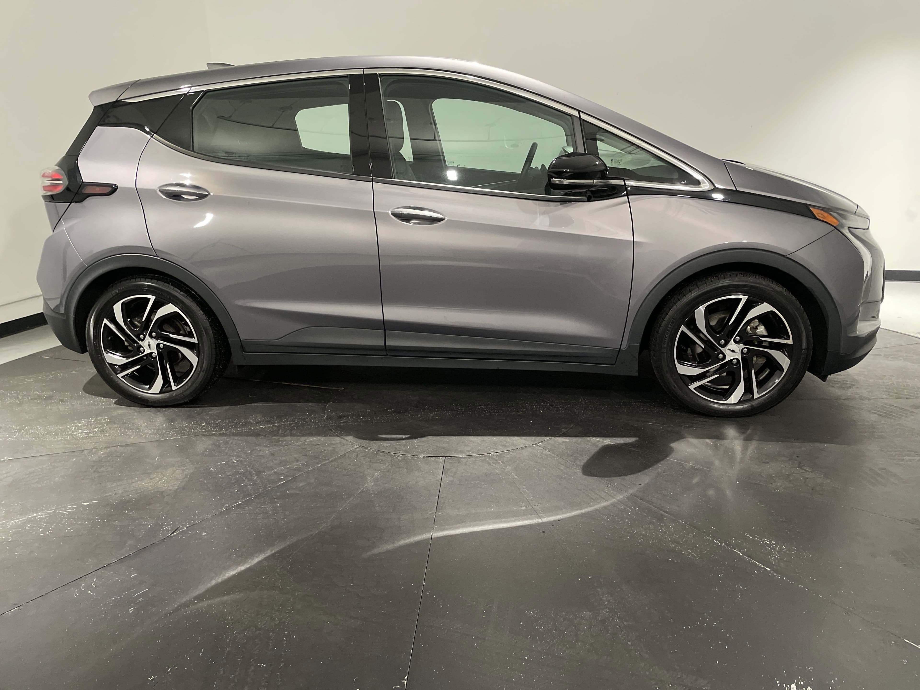Vehicle photo 9