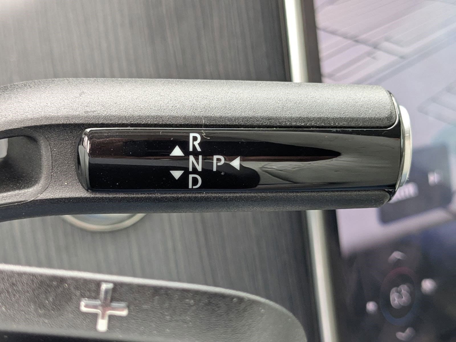 Vehicle photo 23