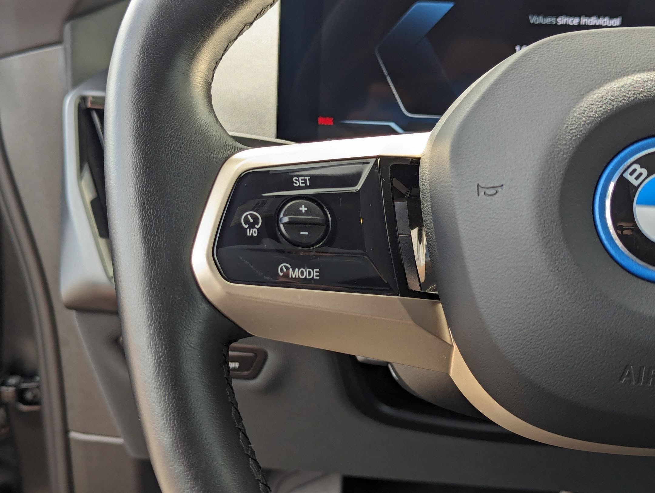 Vehicle photo 17