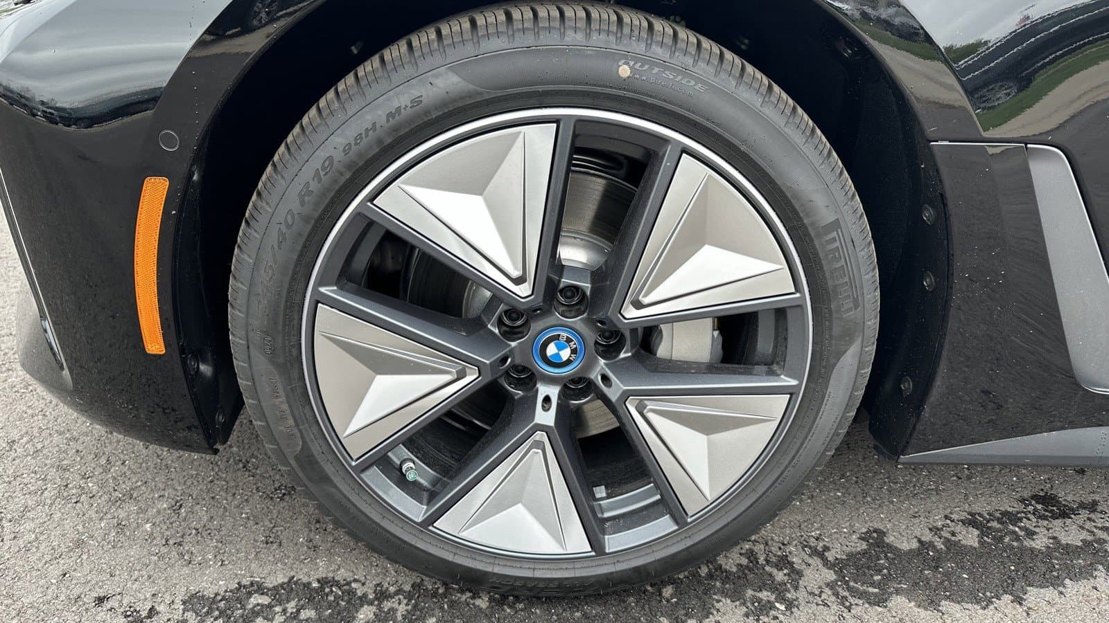 Vehicle photo 10