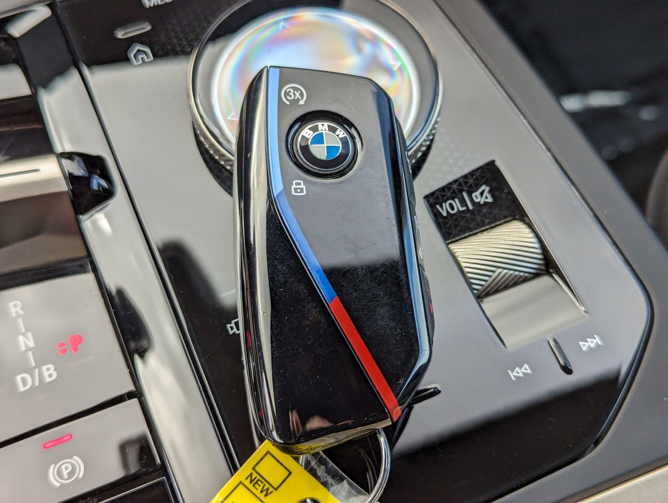 Vehicle photo 34