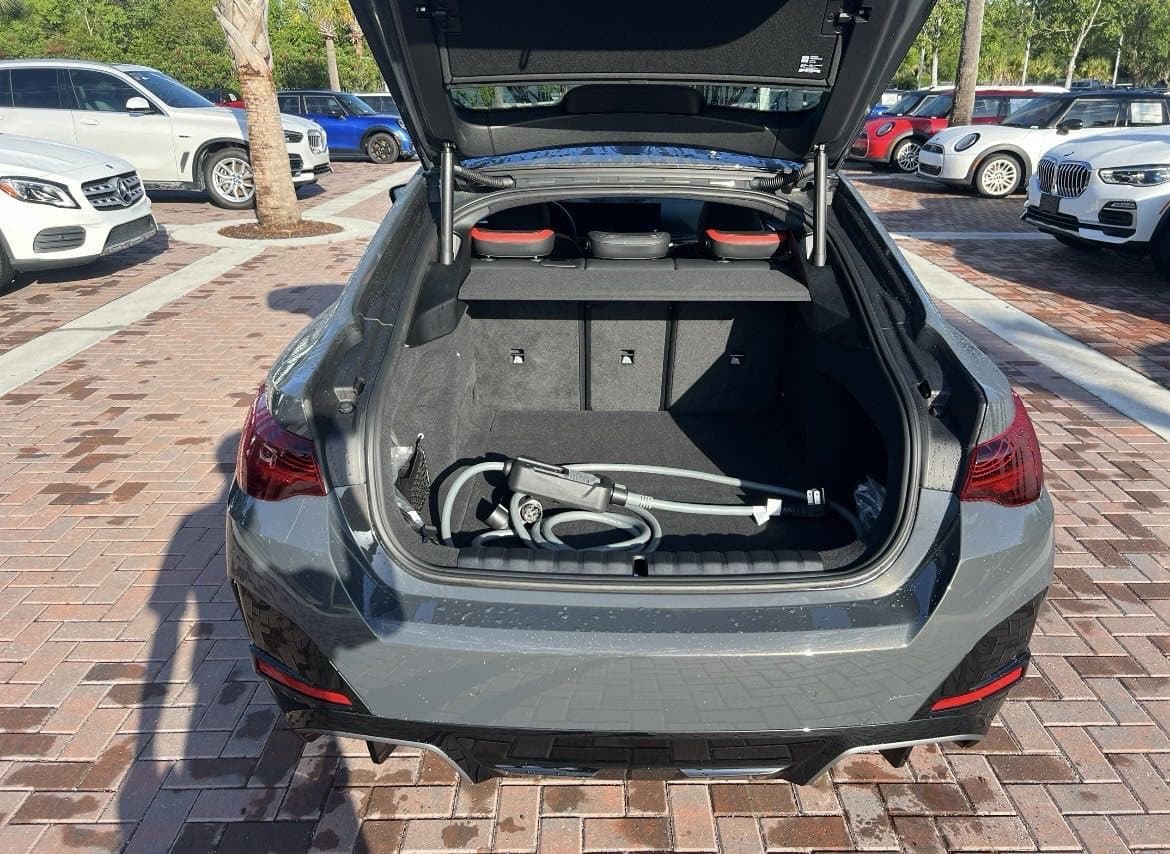 Vehicle photo 30
