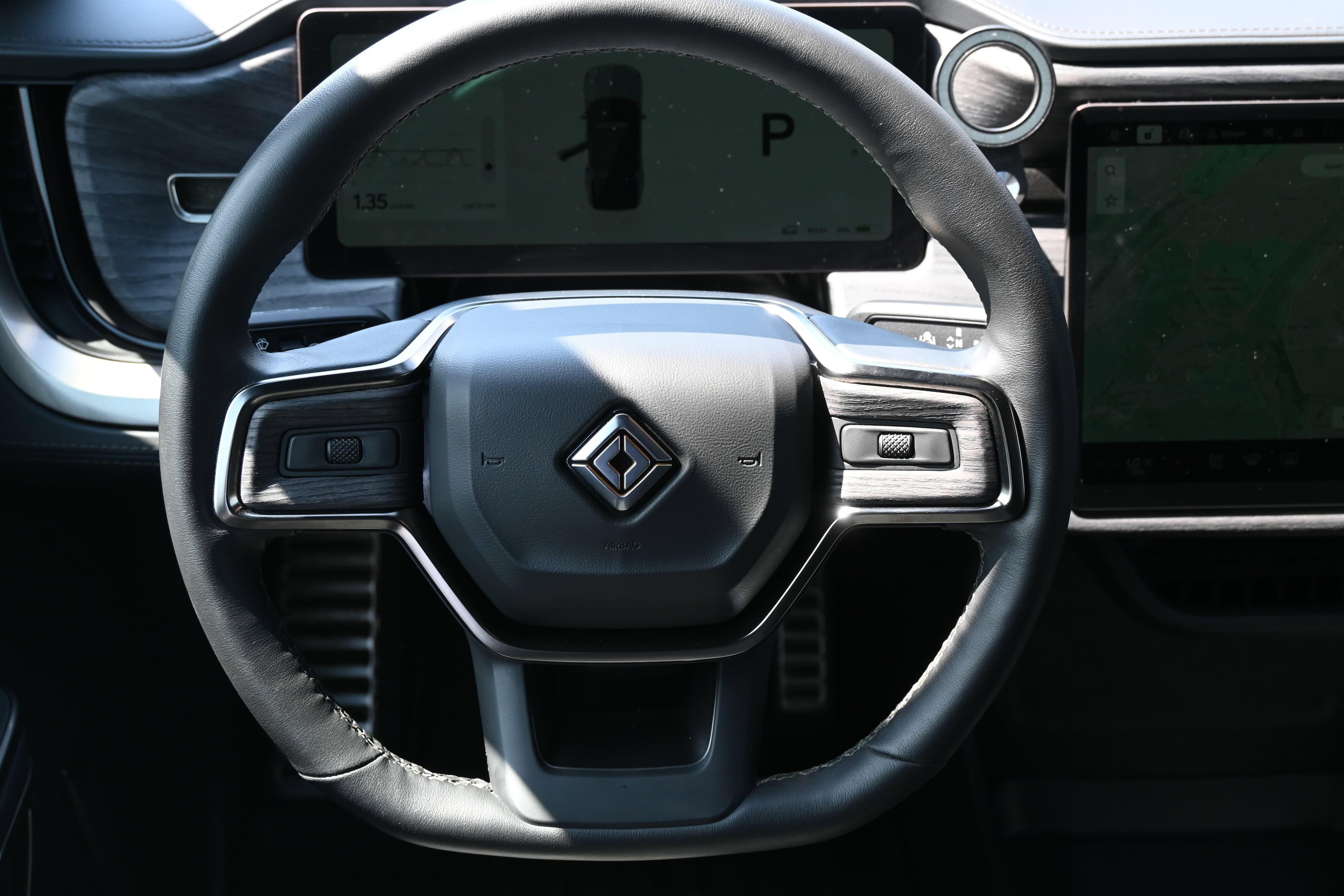 Vehicle photo 19