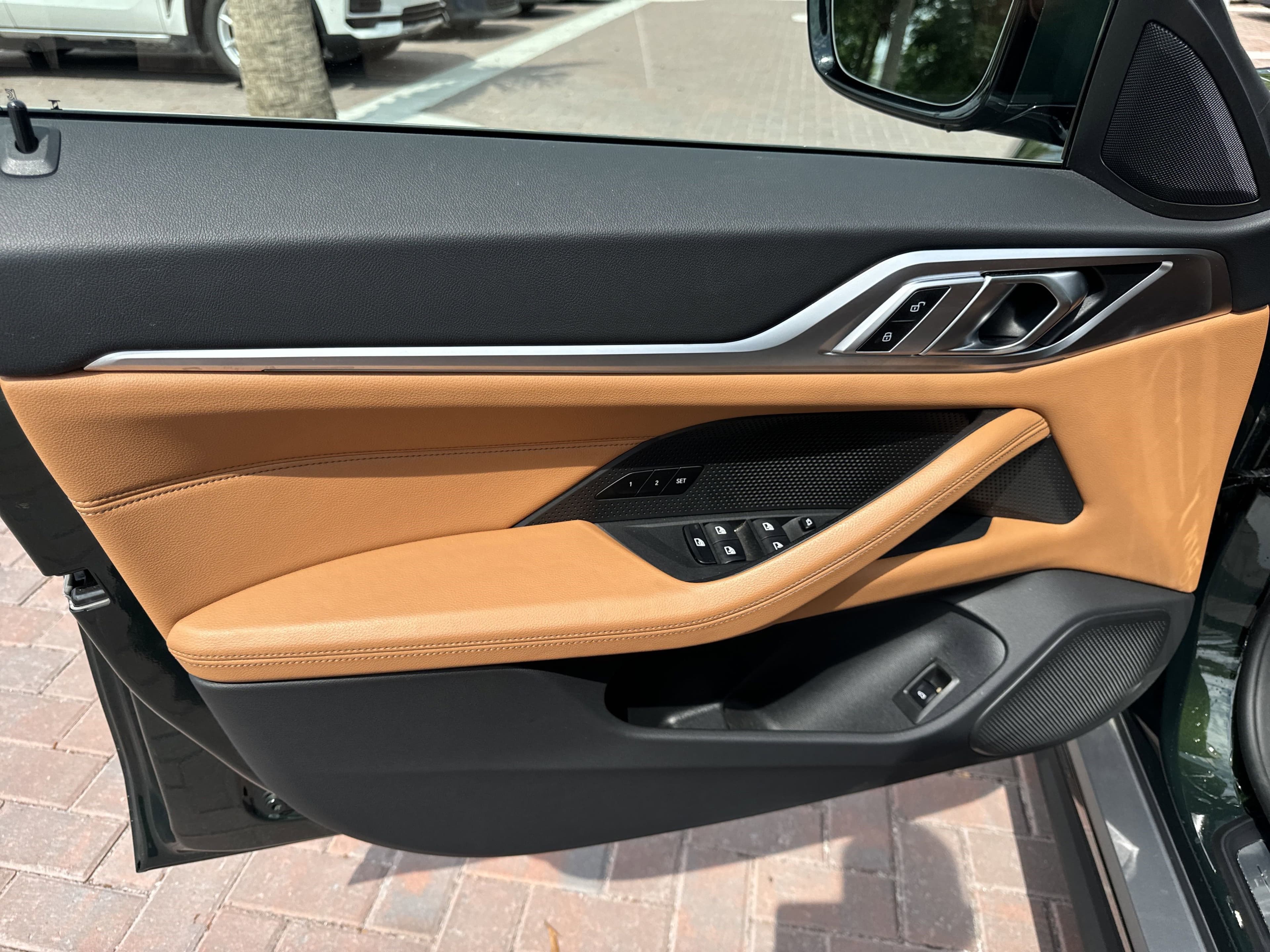 Vehicle photo 12