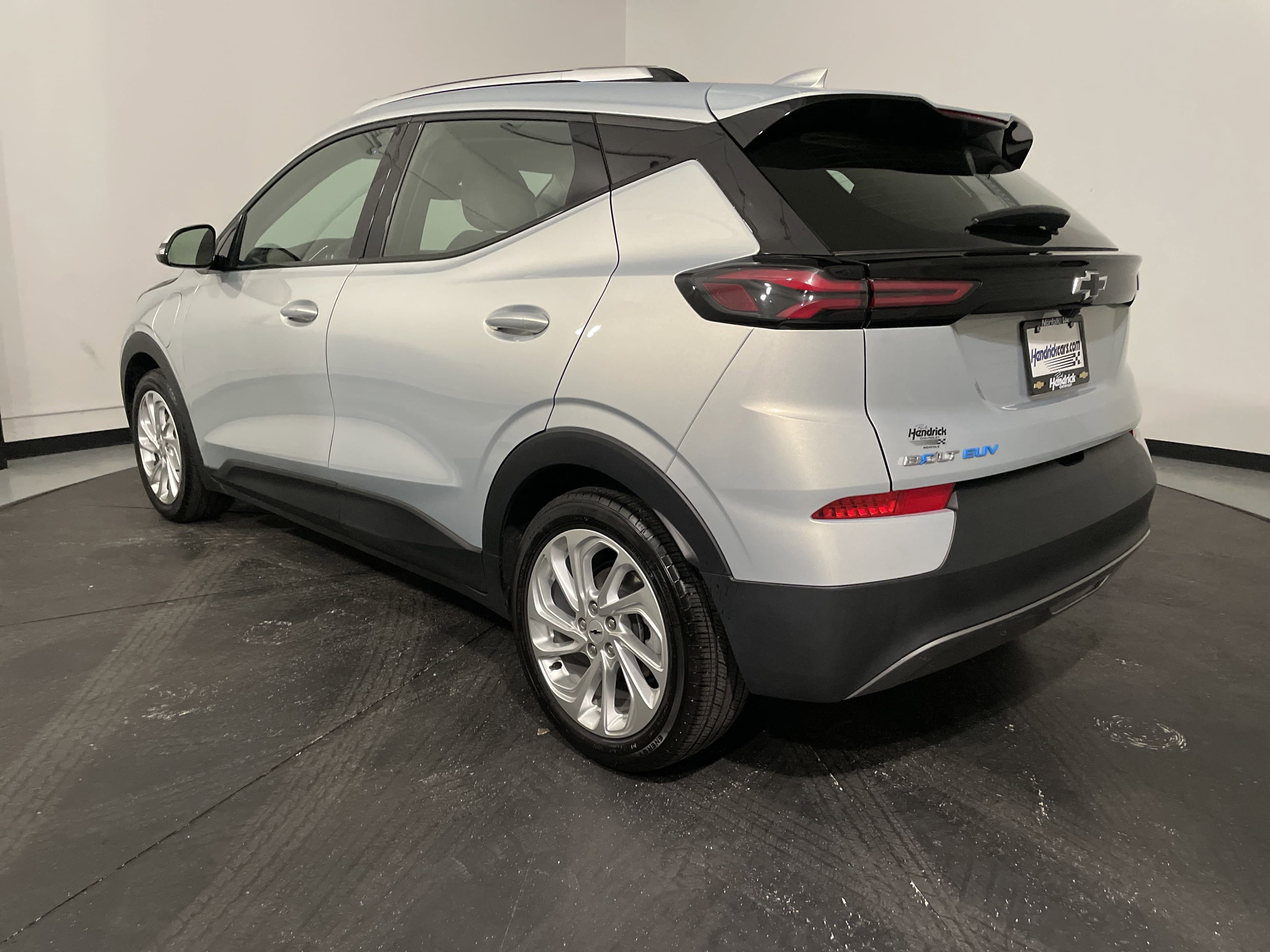 Vehicle photo 6