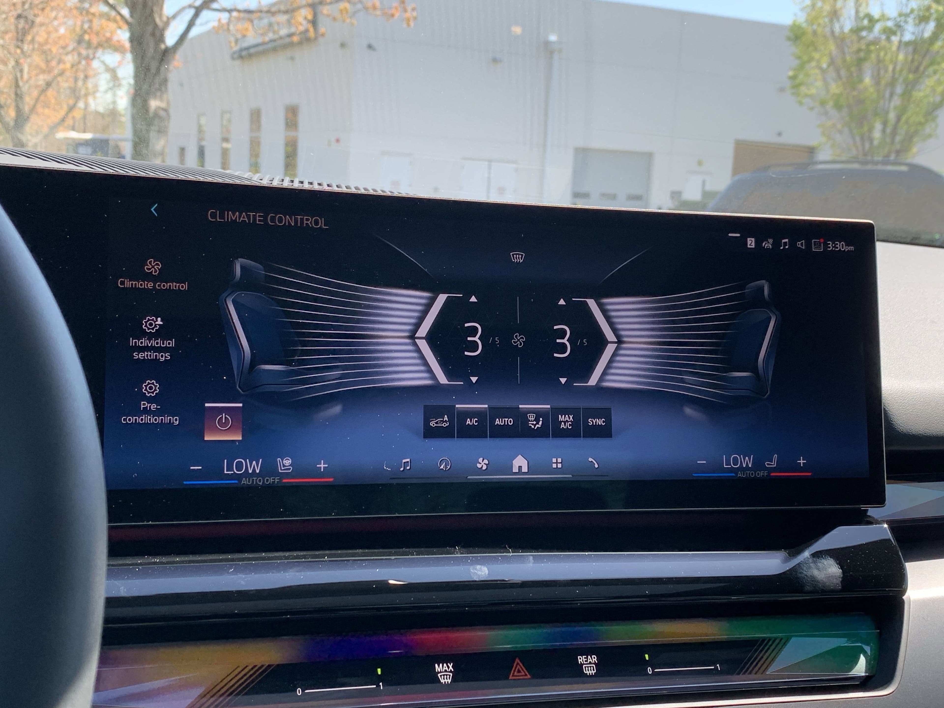 Vehicle photo 30
