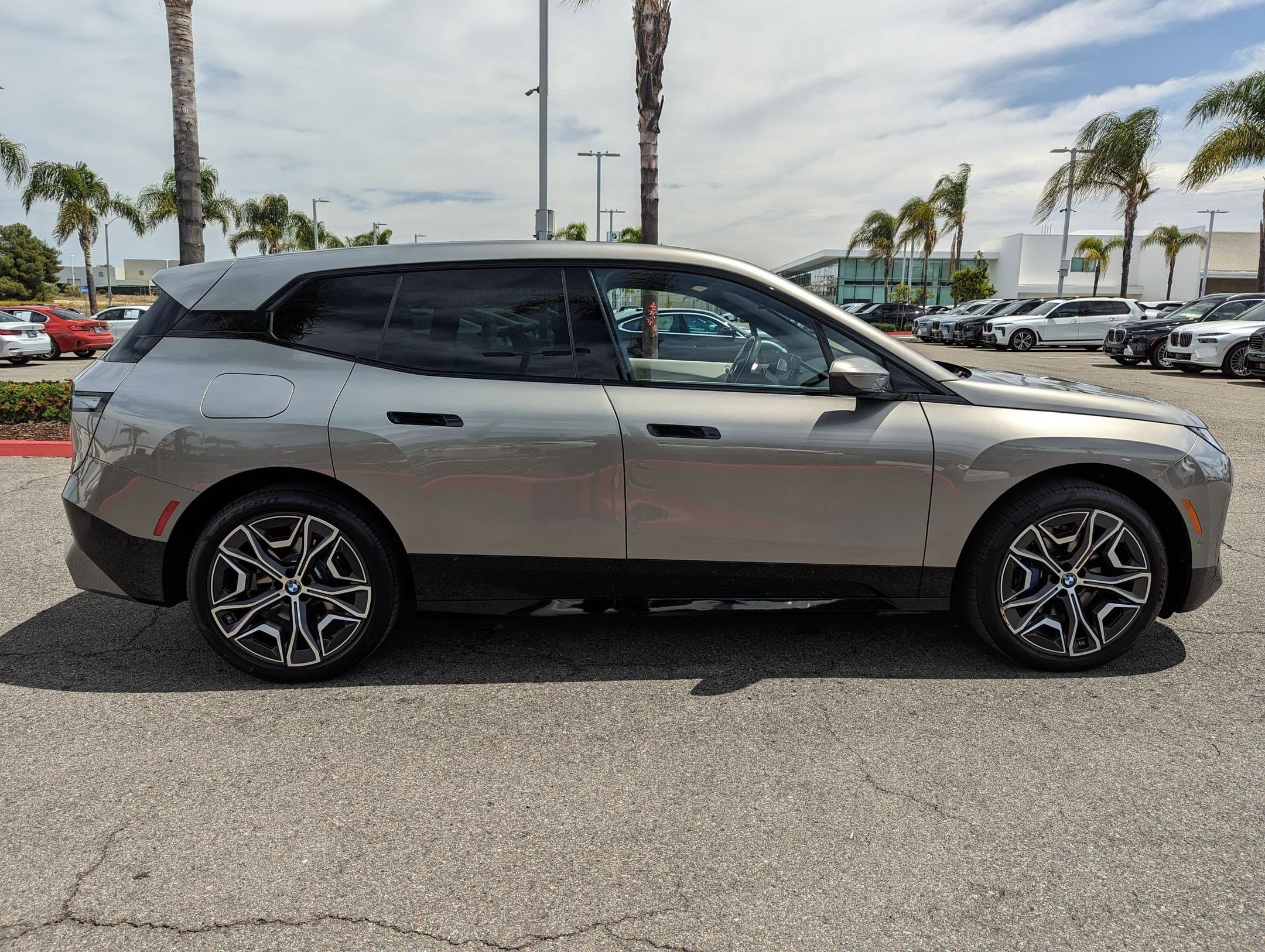 Vehicle photo 9