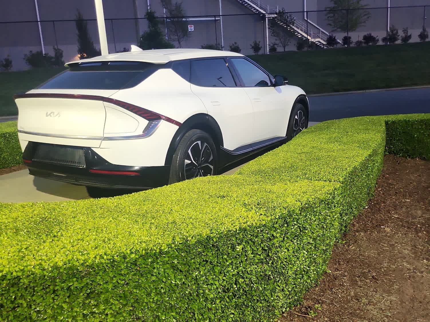 Vehicle photo 4