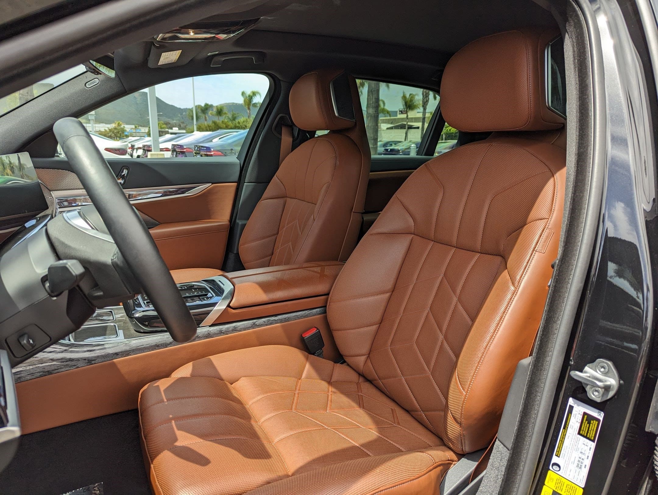 Vehicle photo 14