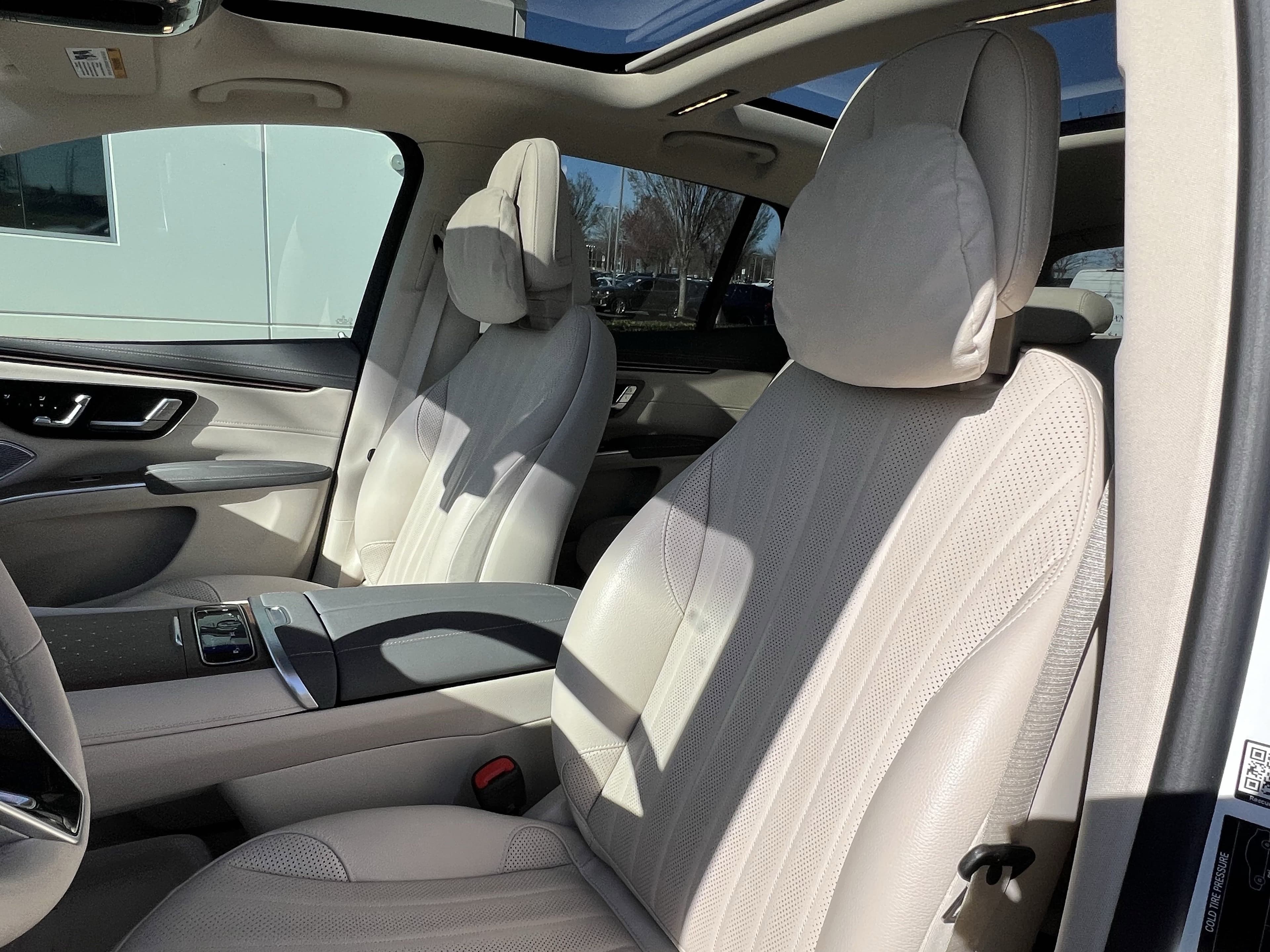 Vehicle photo 14