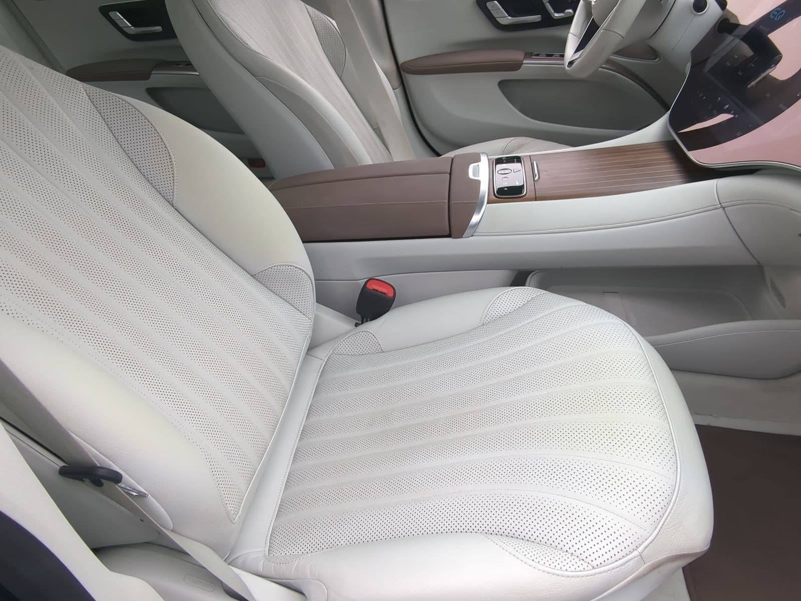 Vehicle photo 31