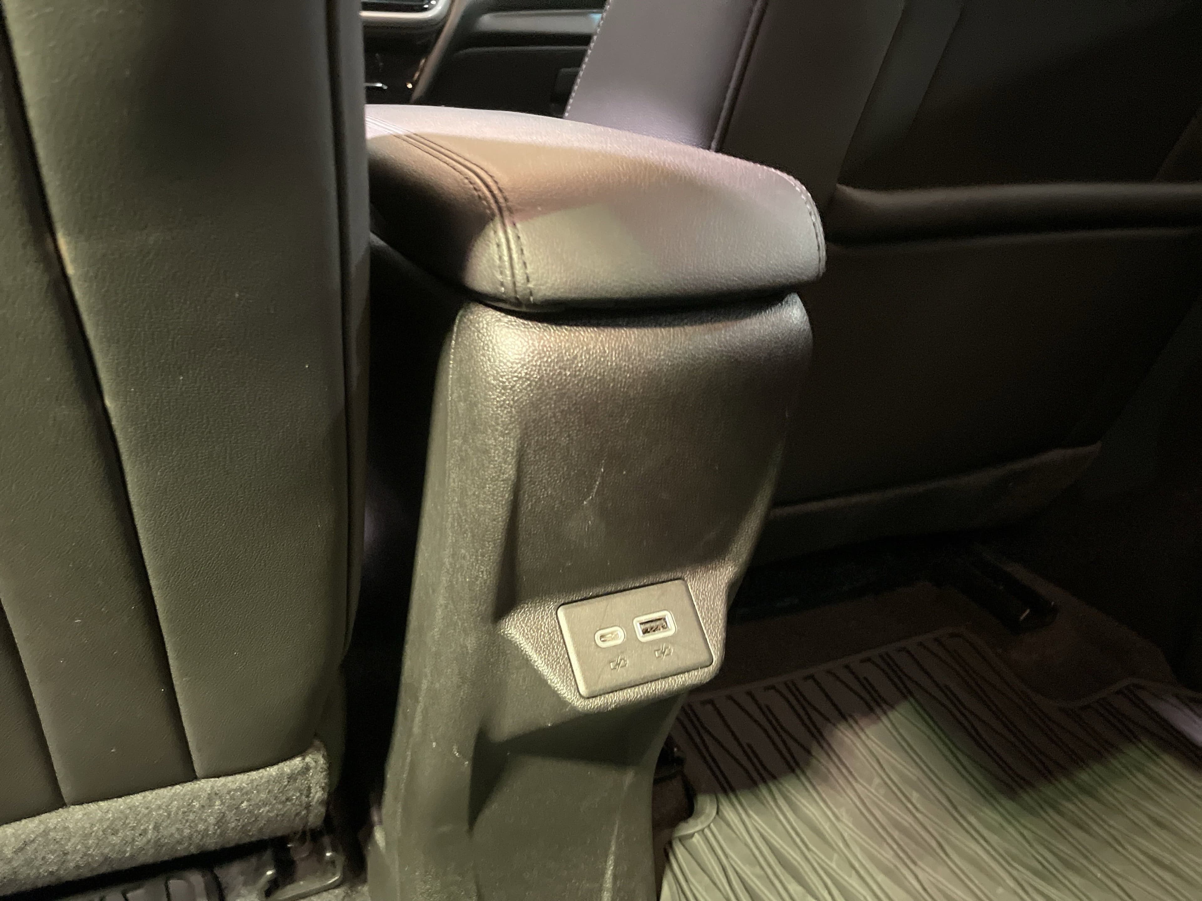 Vehicle photo 29