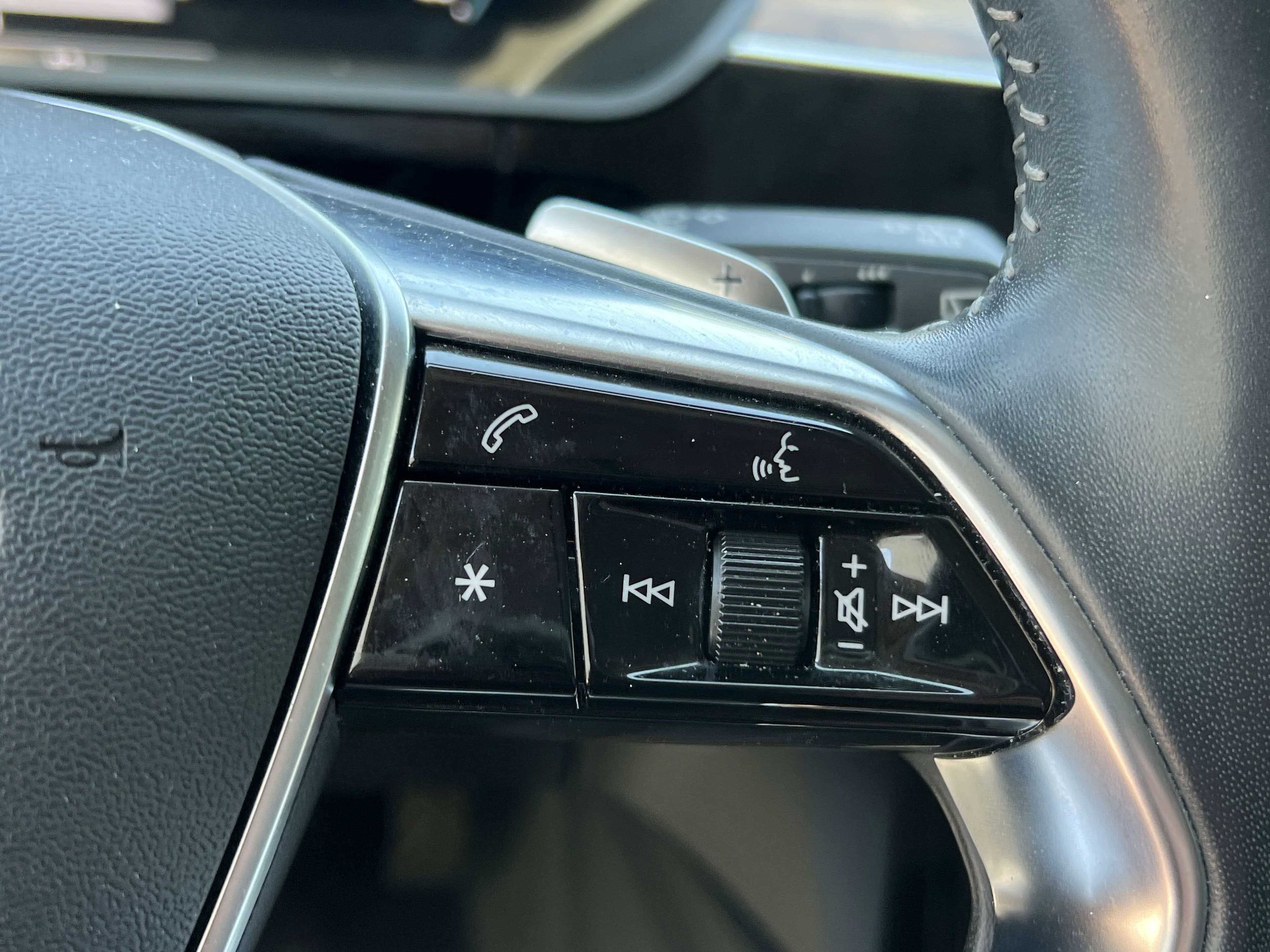 Vehicle photo 18