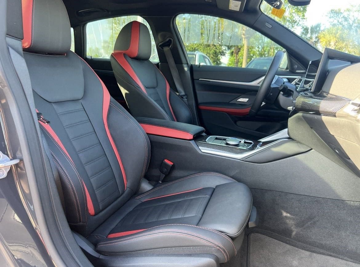 Vehicle photo 31