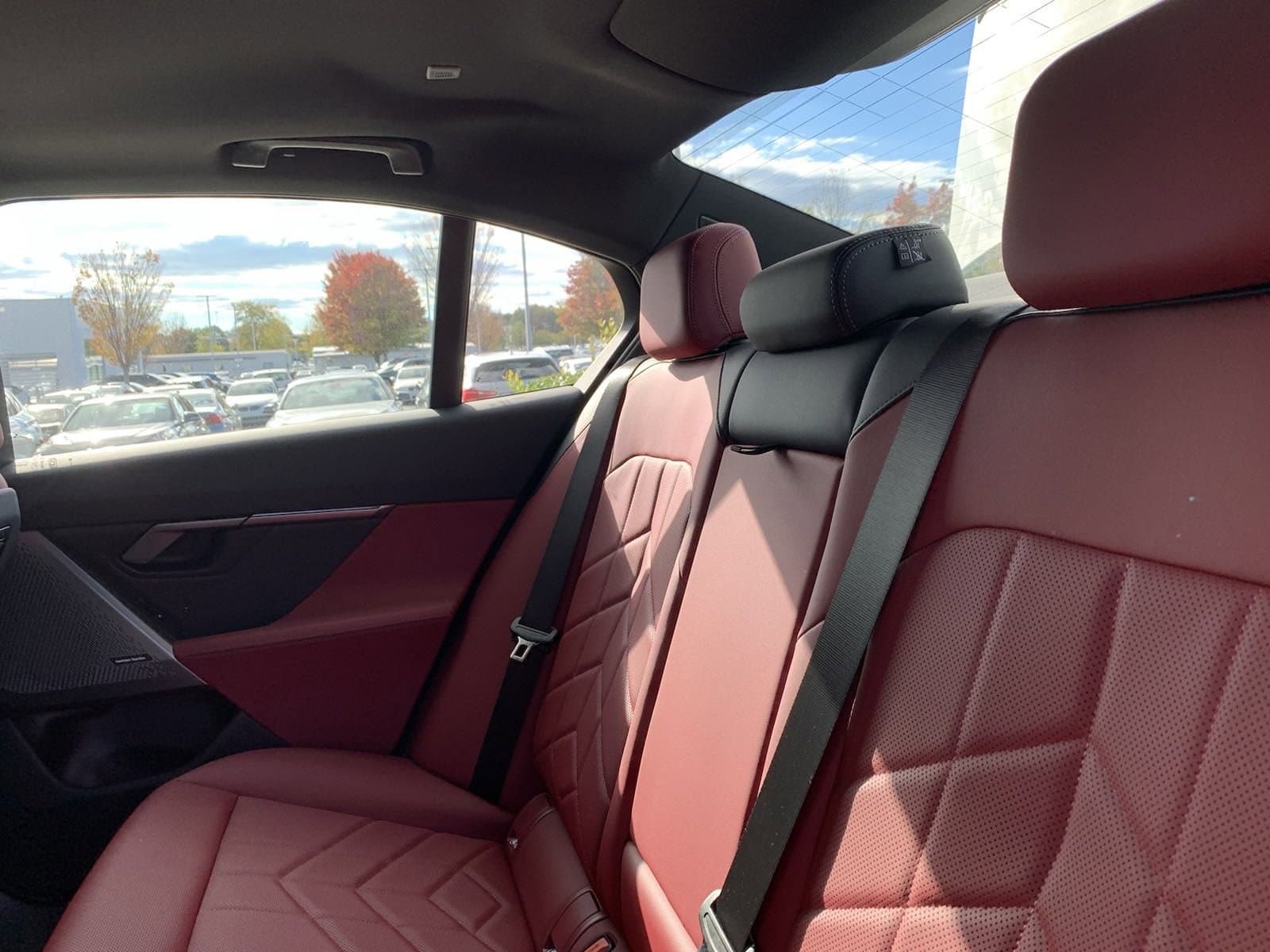 Vehicle photo 31