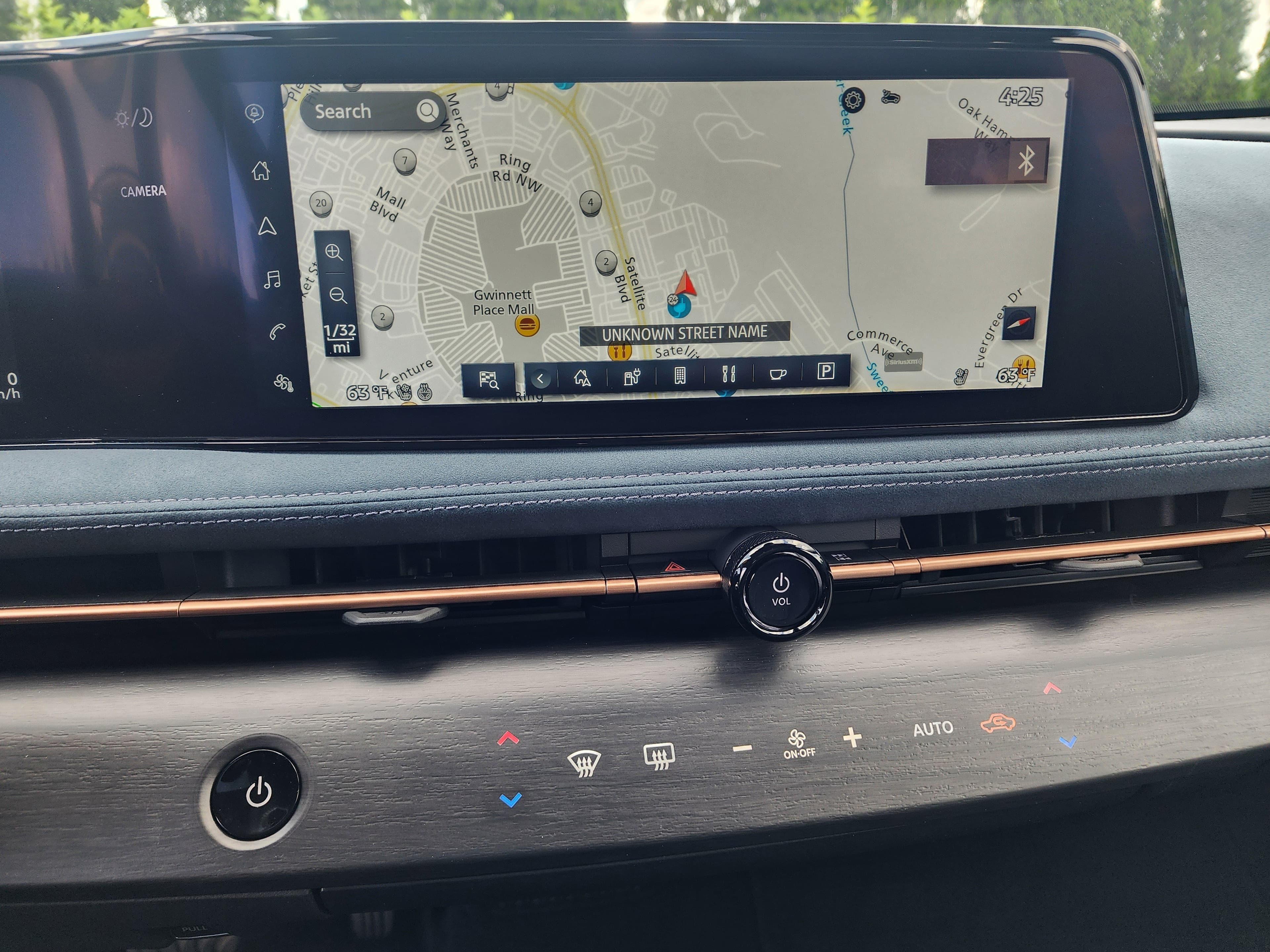 Vehicle photo 32