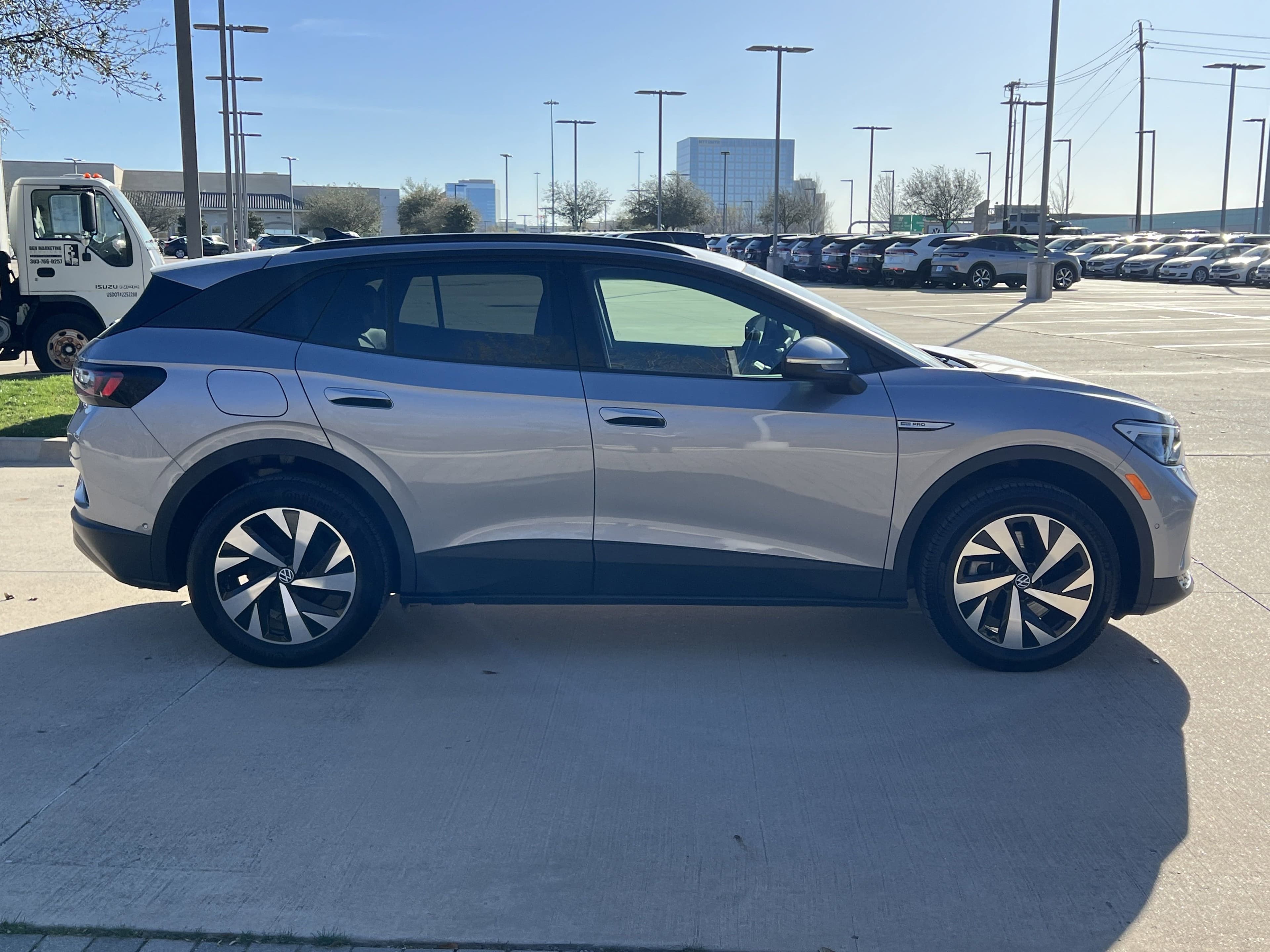 Vehicle photo 9