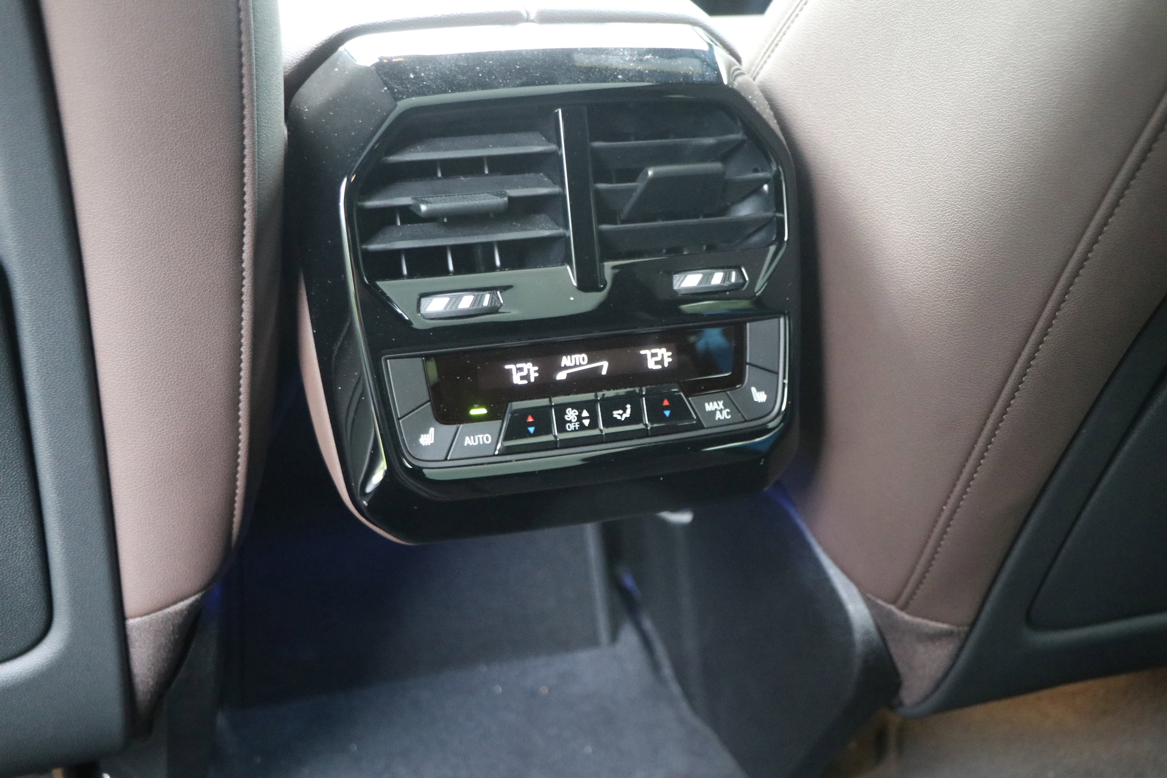 Vehicle photo 30