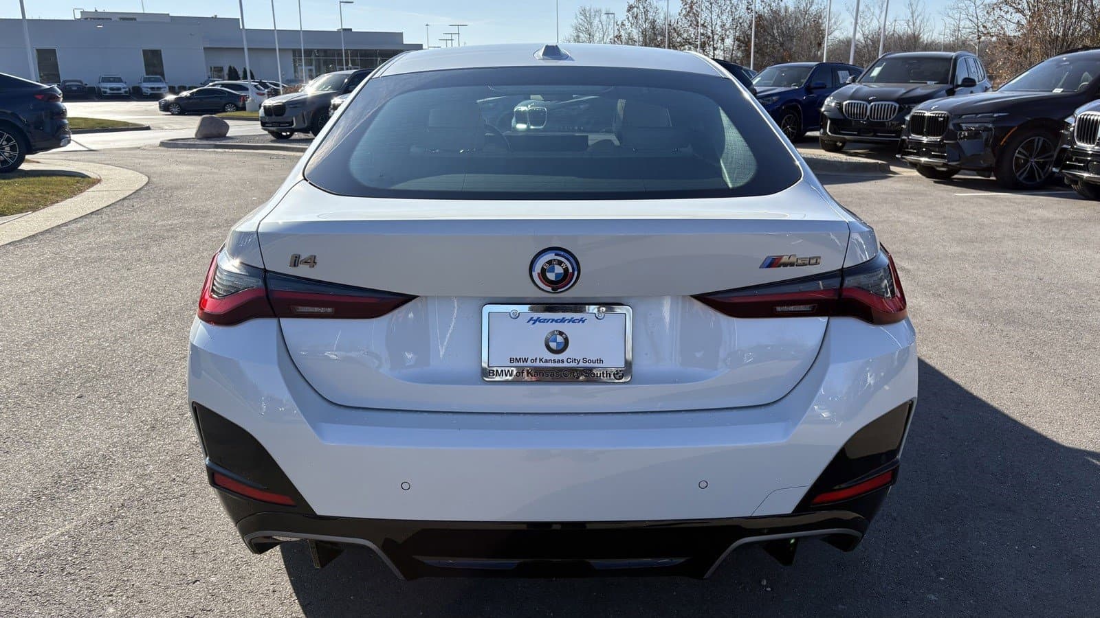 Vehicle photo 7