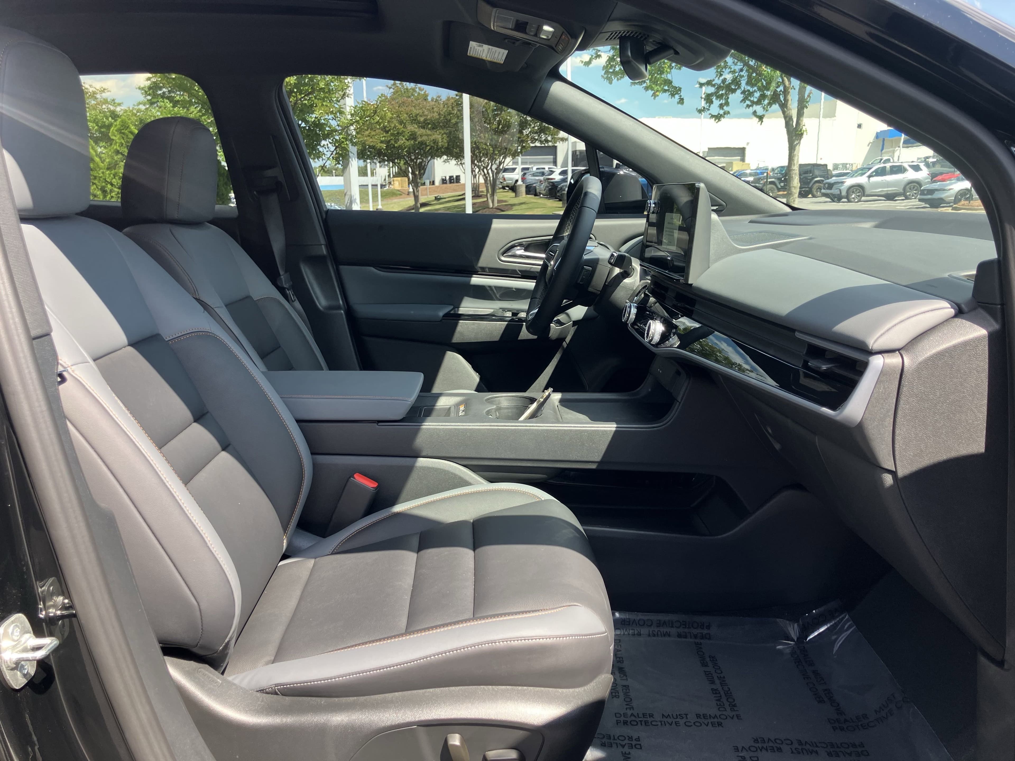 Vehicle photo 35