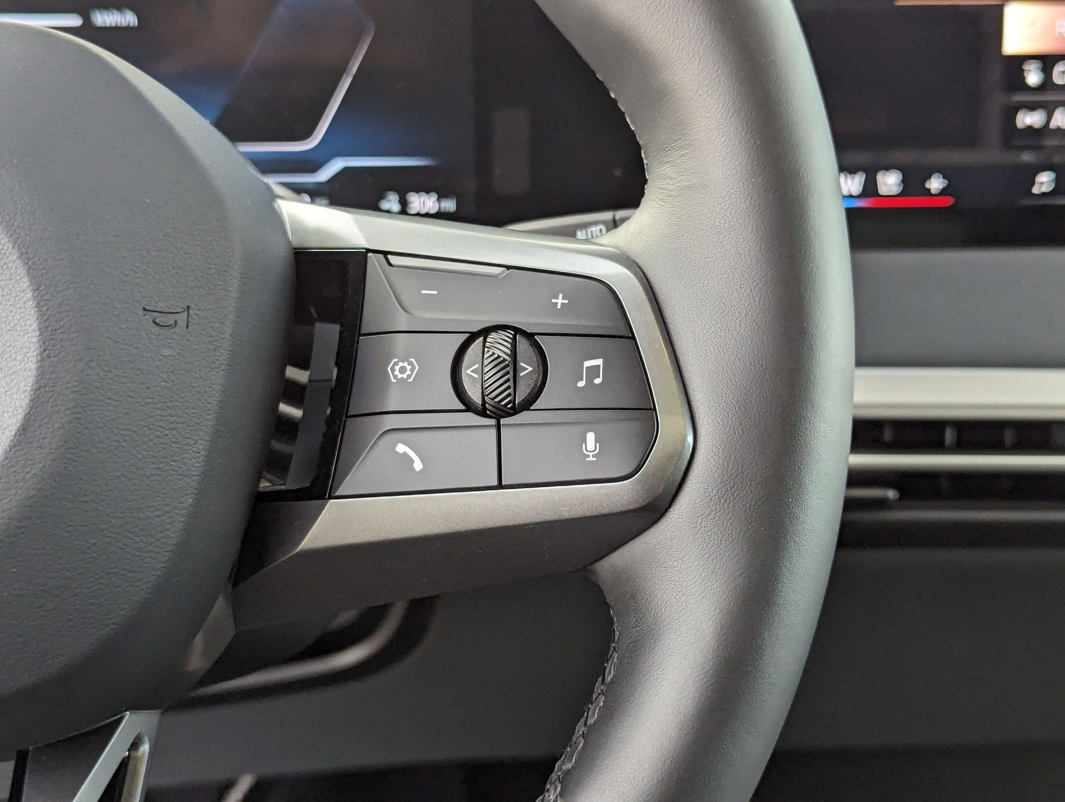 Vehicle photo 18