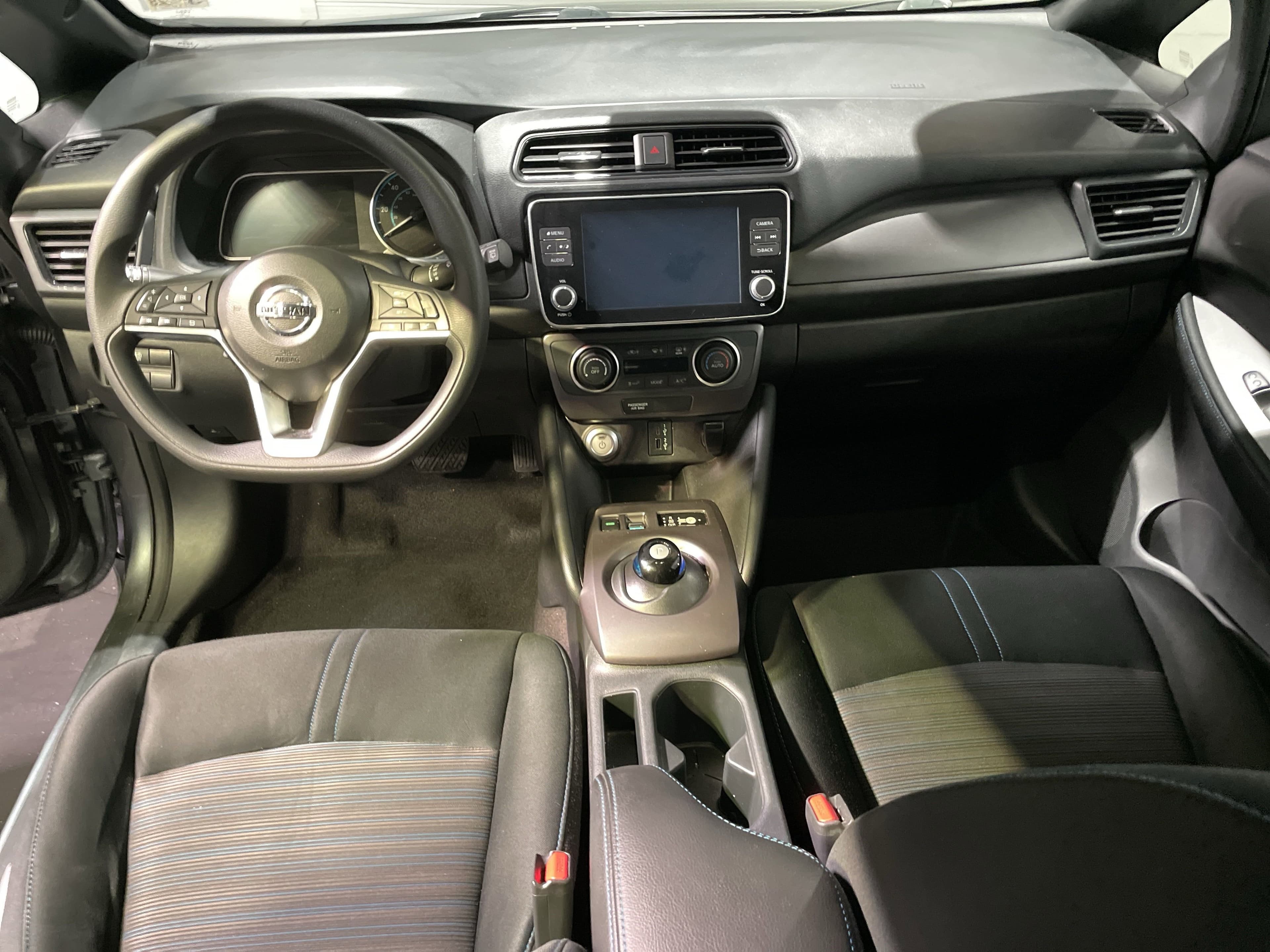 Vehicle photo 28