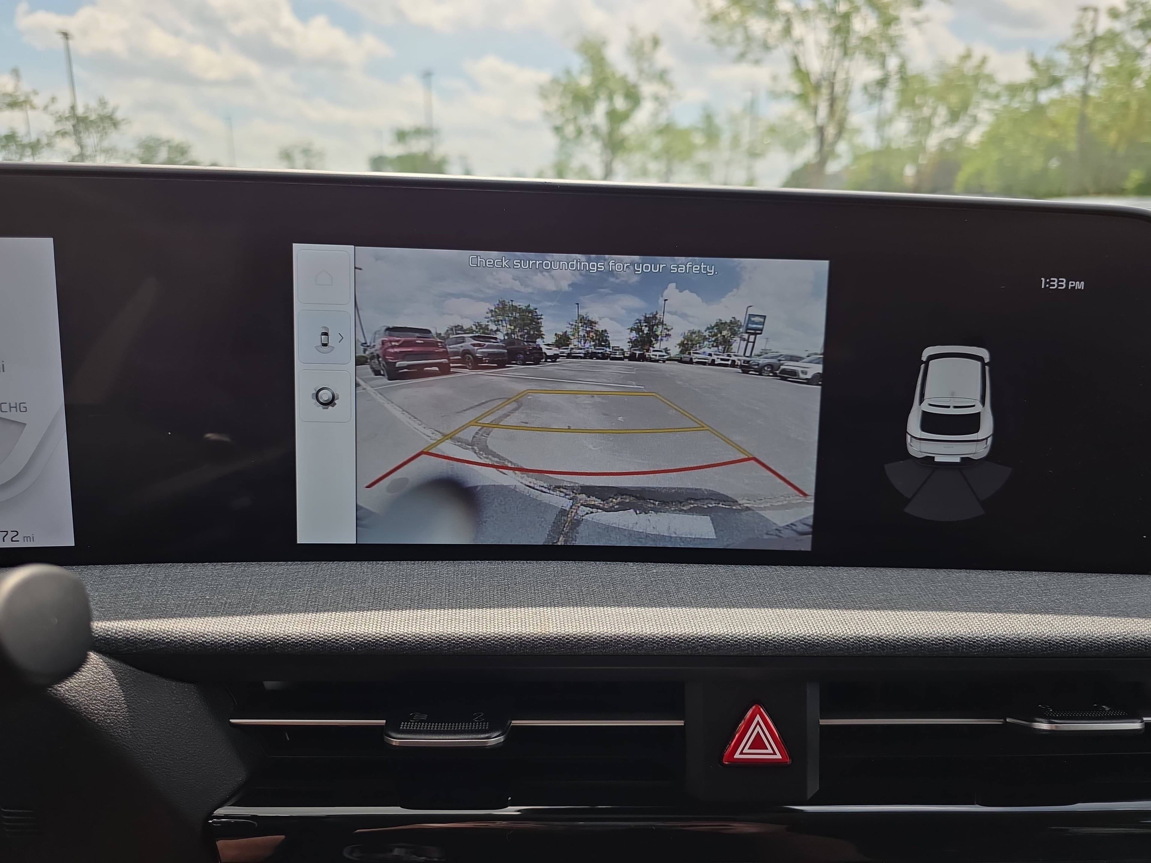 Vehicle photo 23
