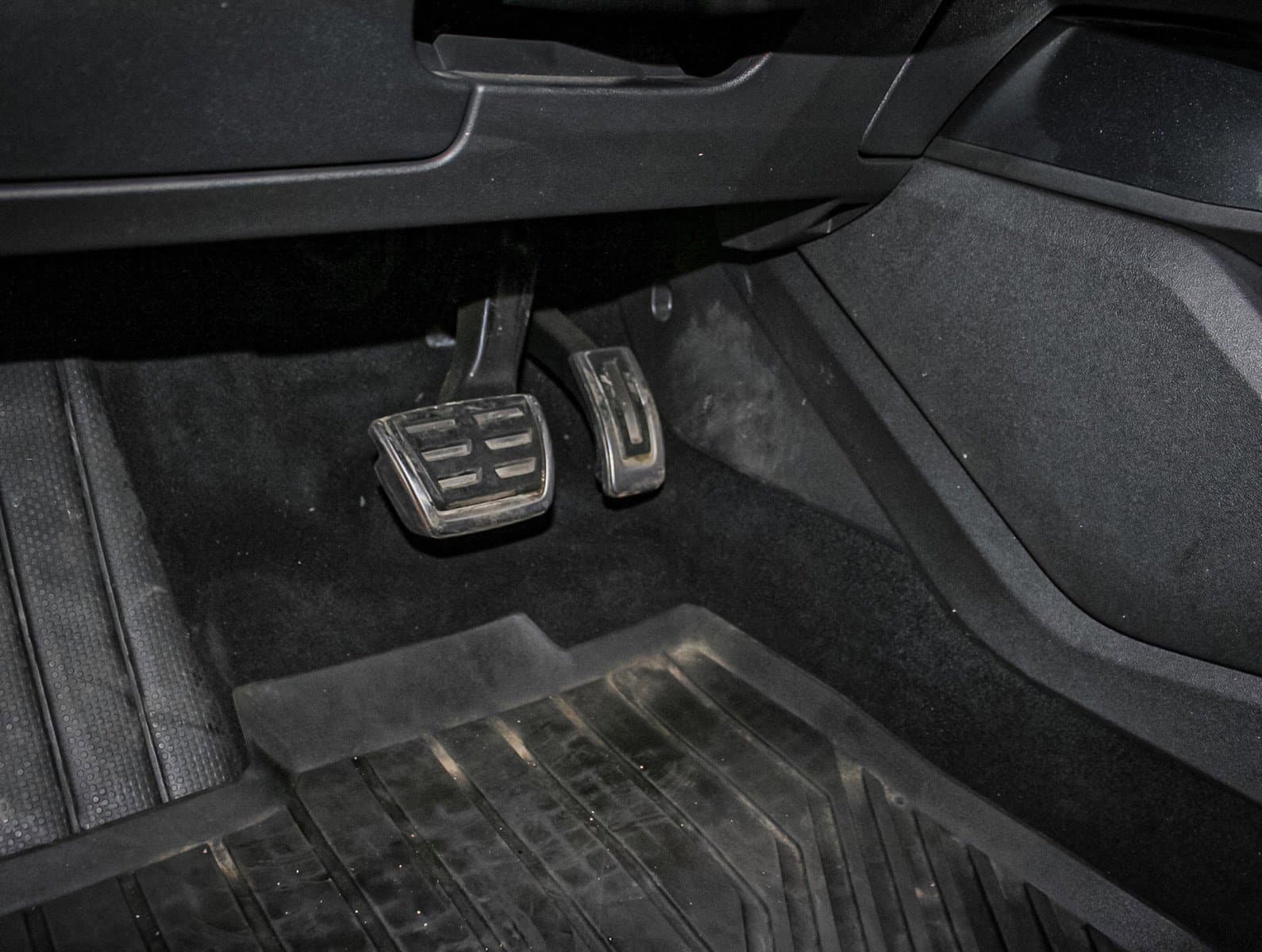 Vehicle photo 15