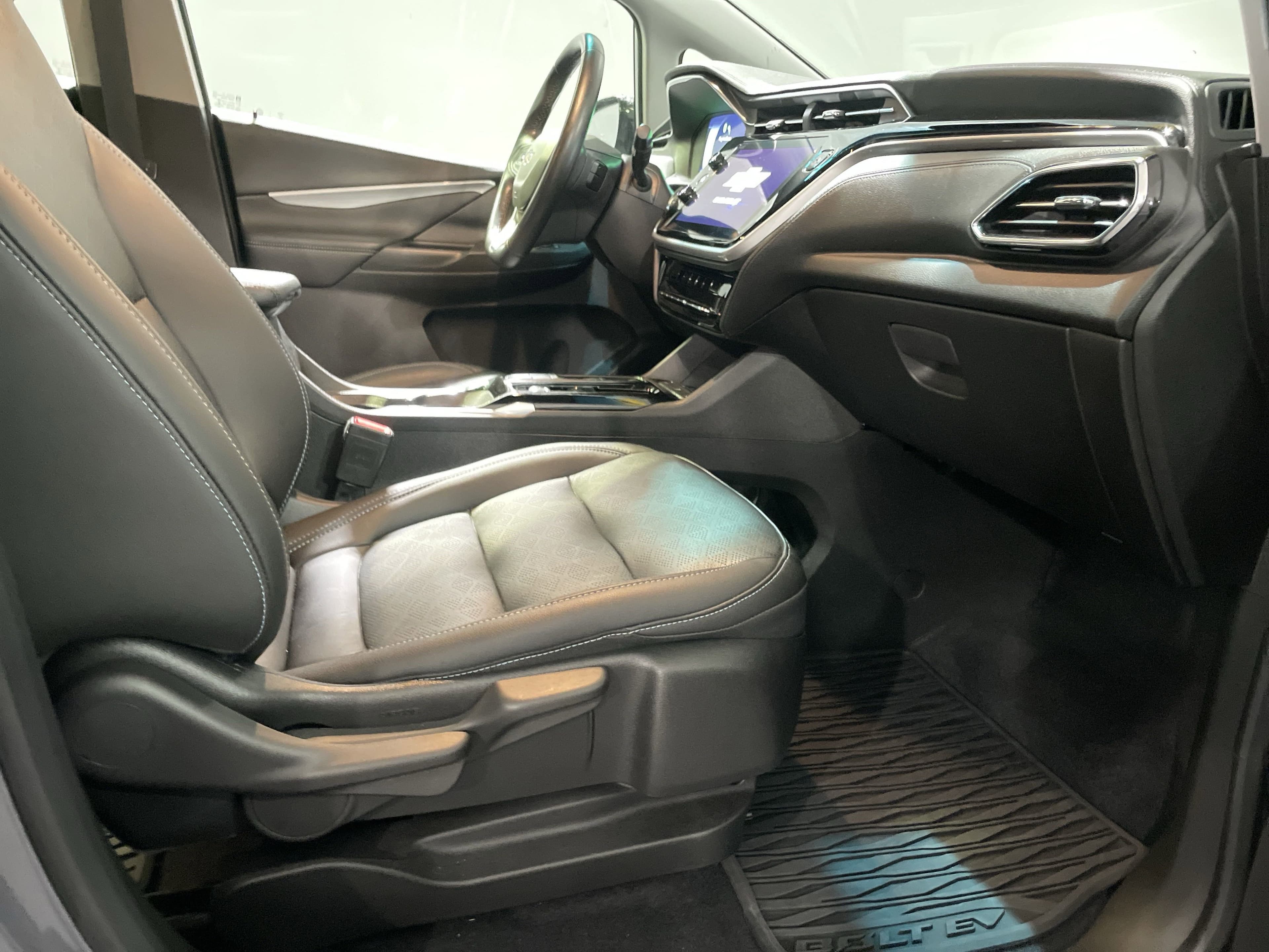 Vehicle photo 33