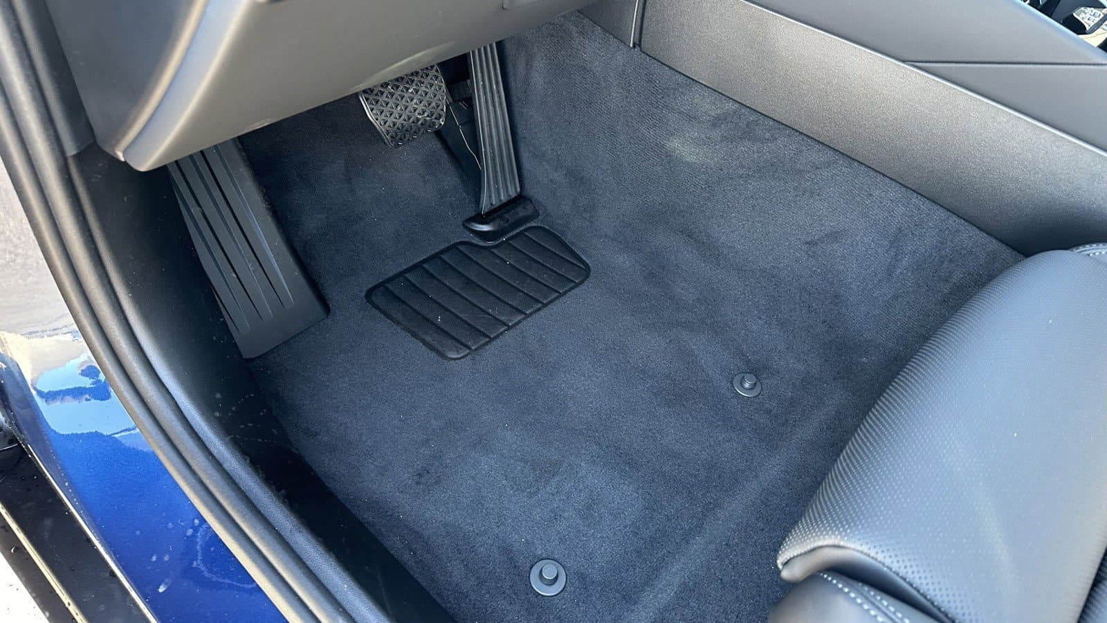 Vehicle photo 14