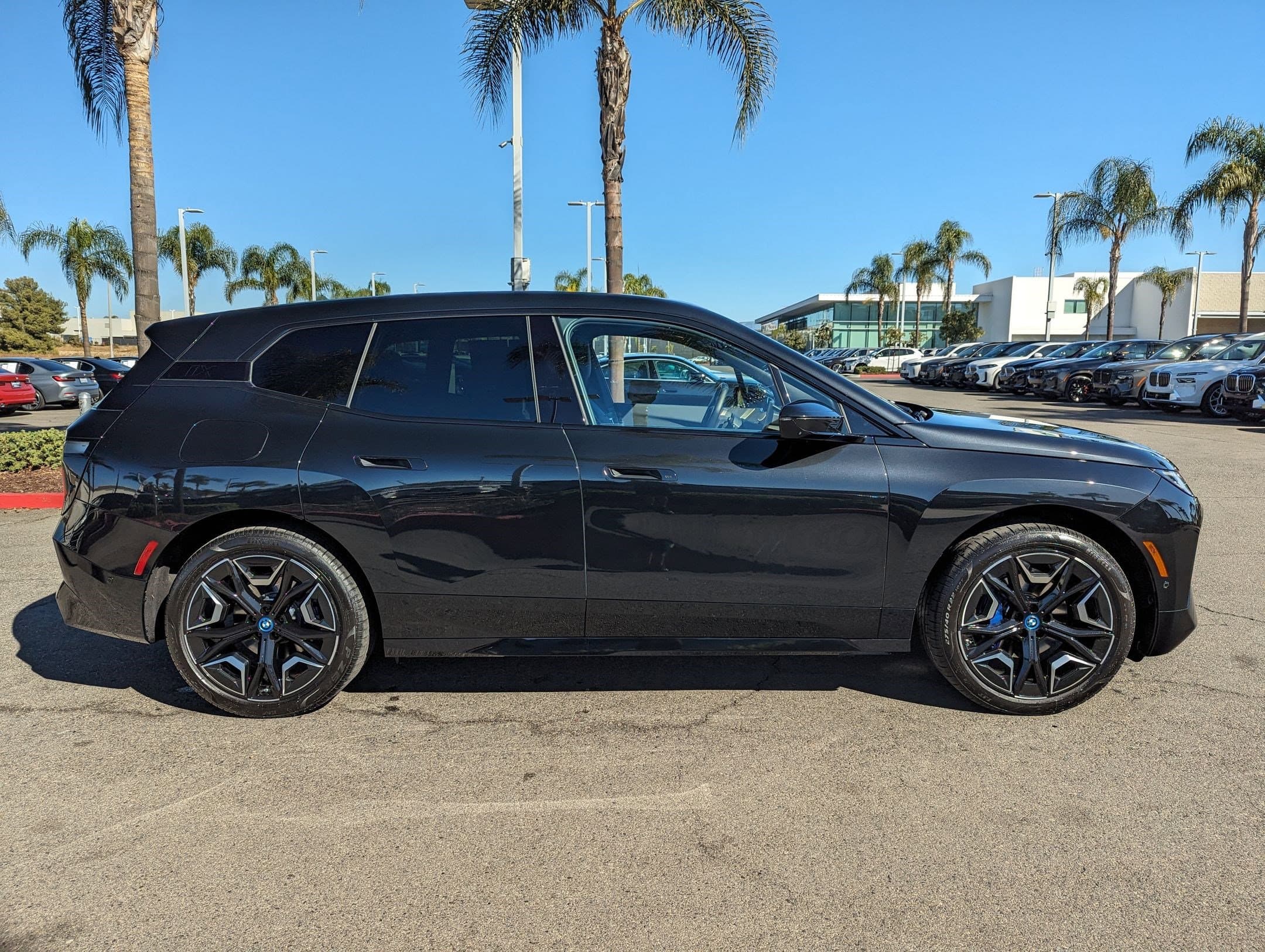 Vehicle photo 9