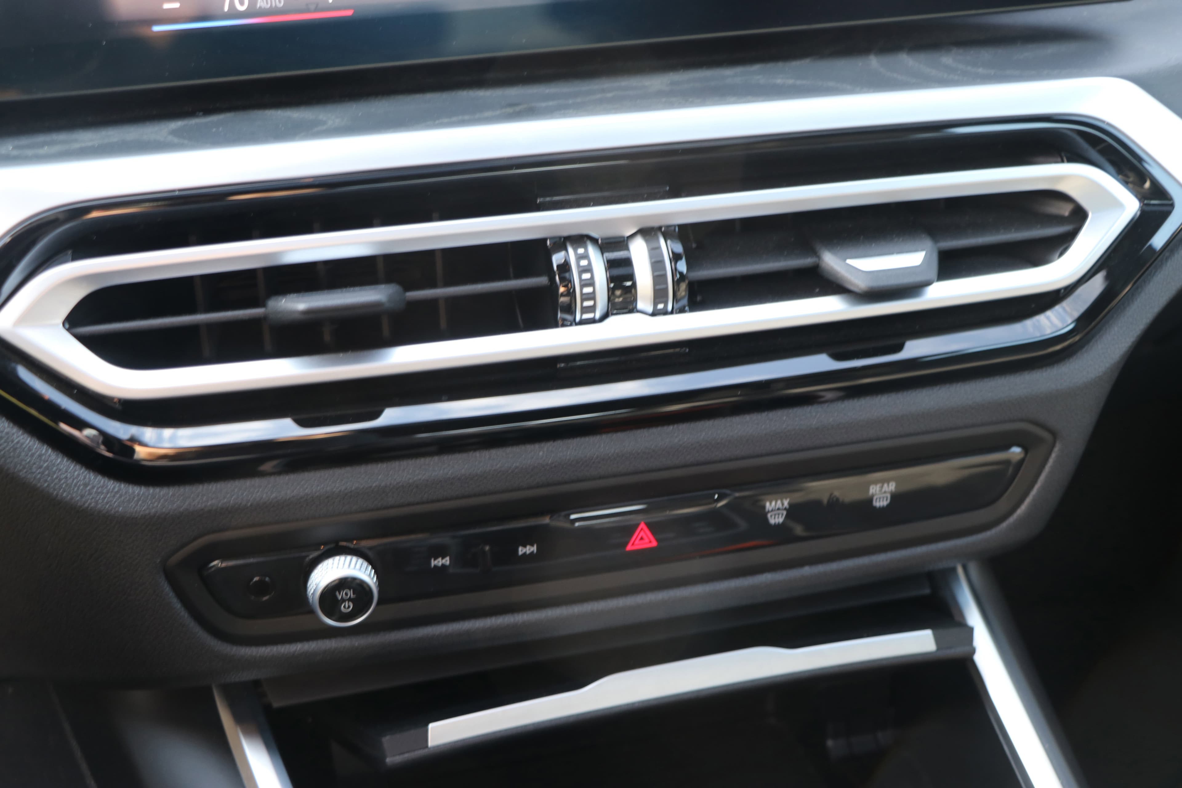 Vehicle photo 21