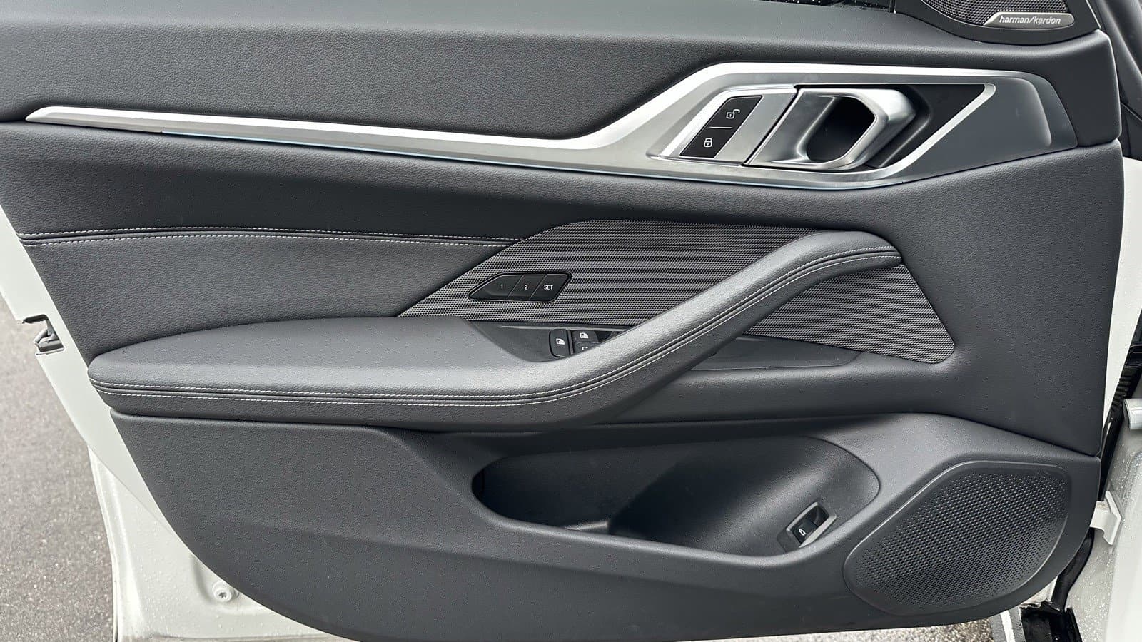 Vehicle photo 14