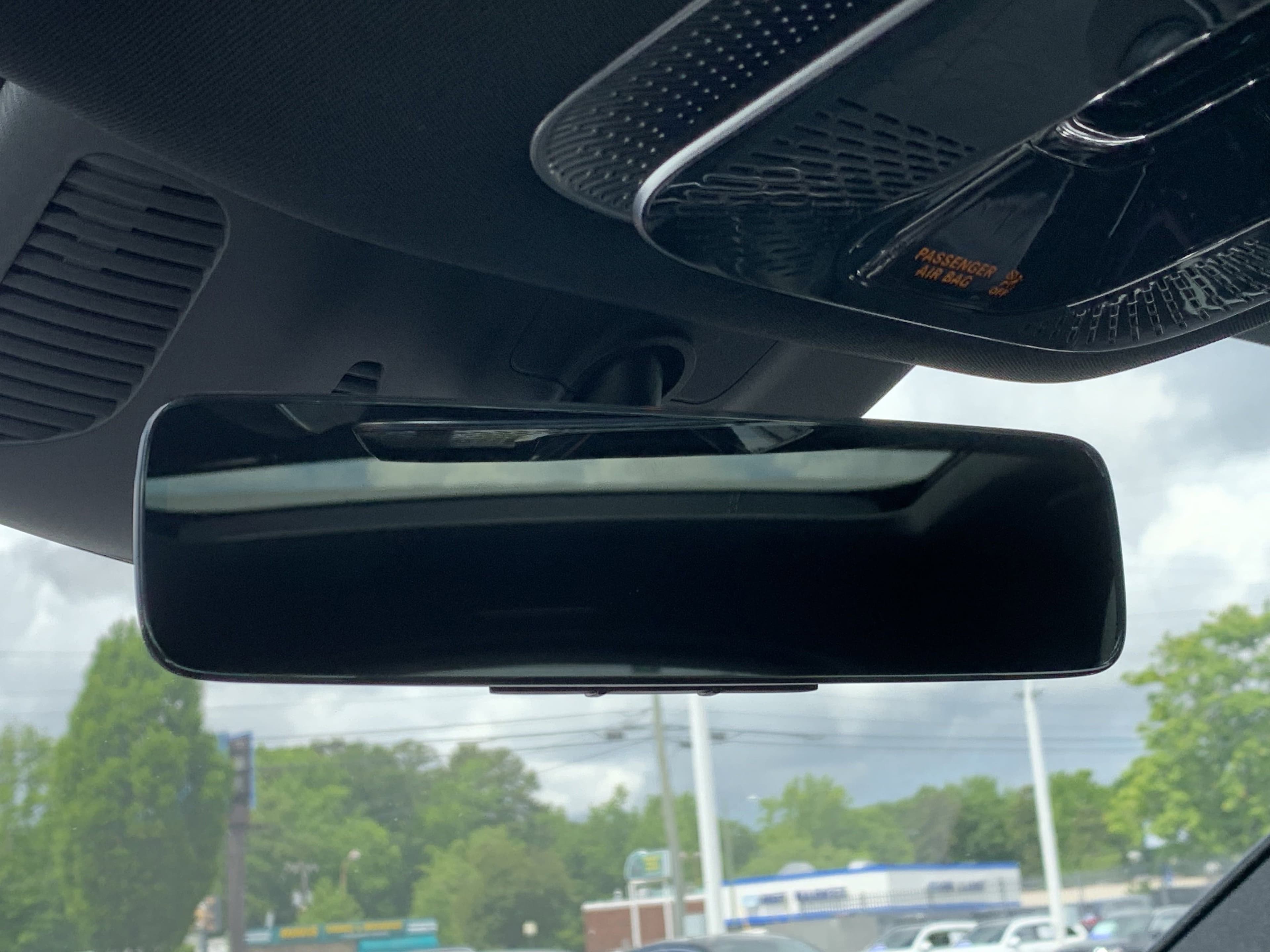 Vehicle photo 25